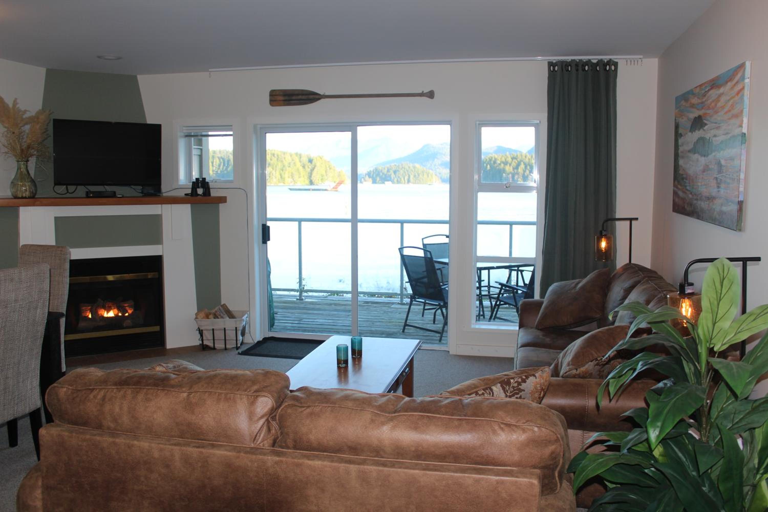 Tofino Vacations - Siennas Harbour House - Property Image 1