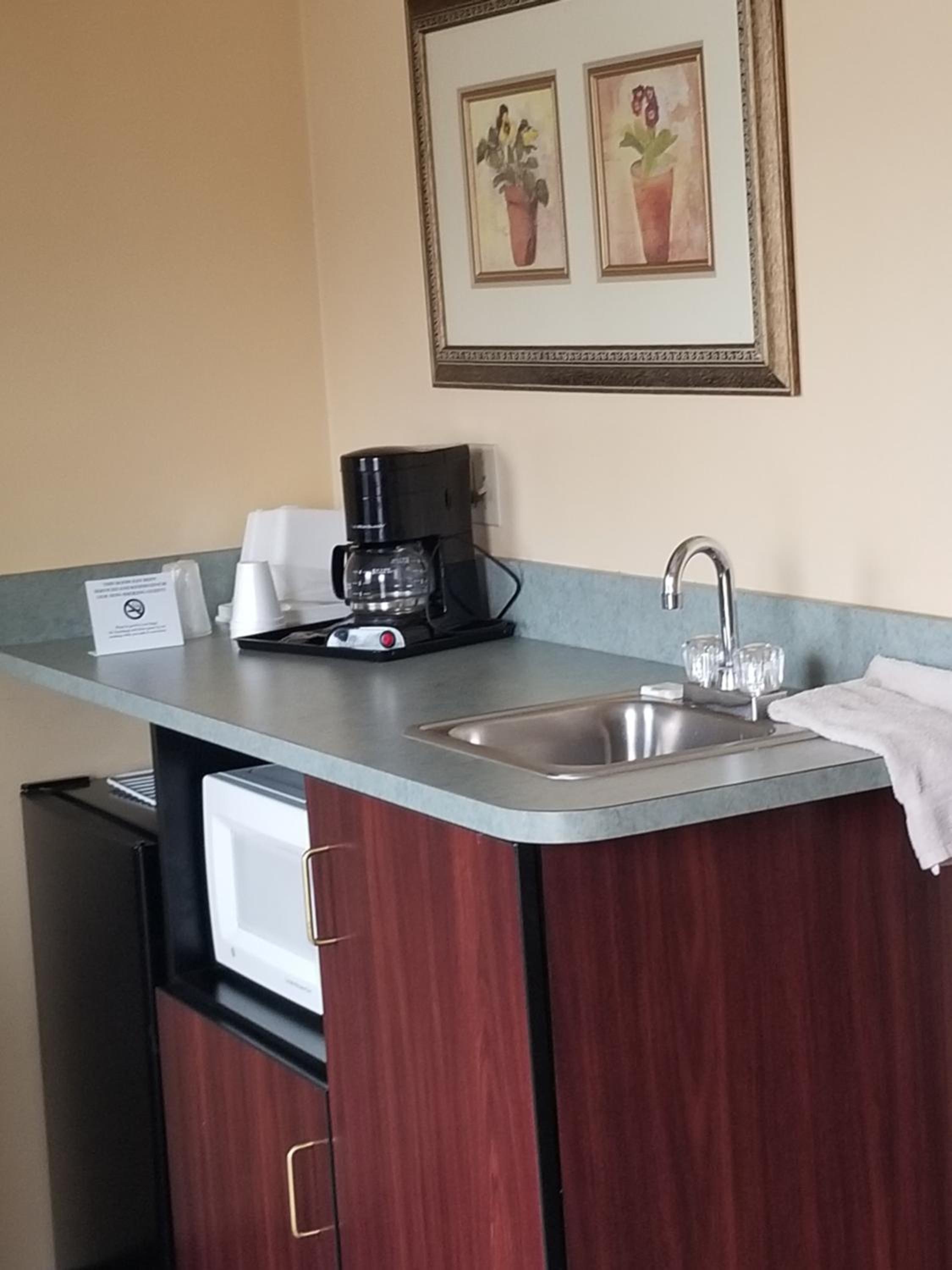 Perry-O Inn & Suites view 4