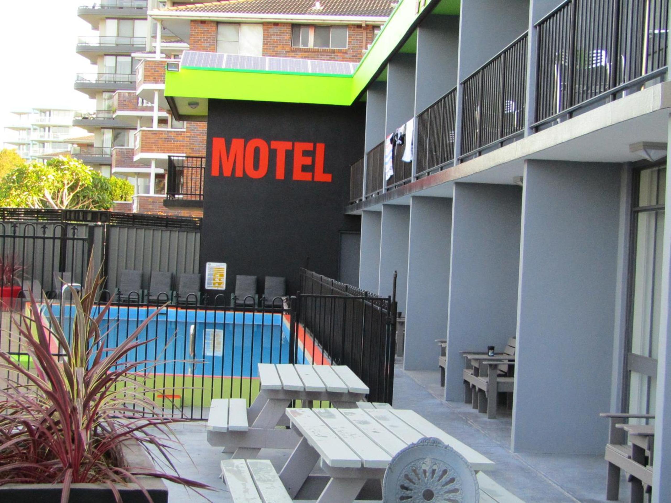 Le George Motel