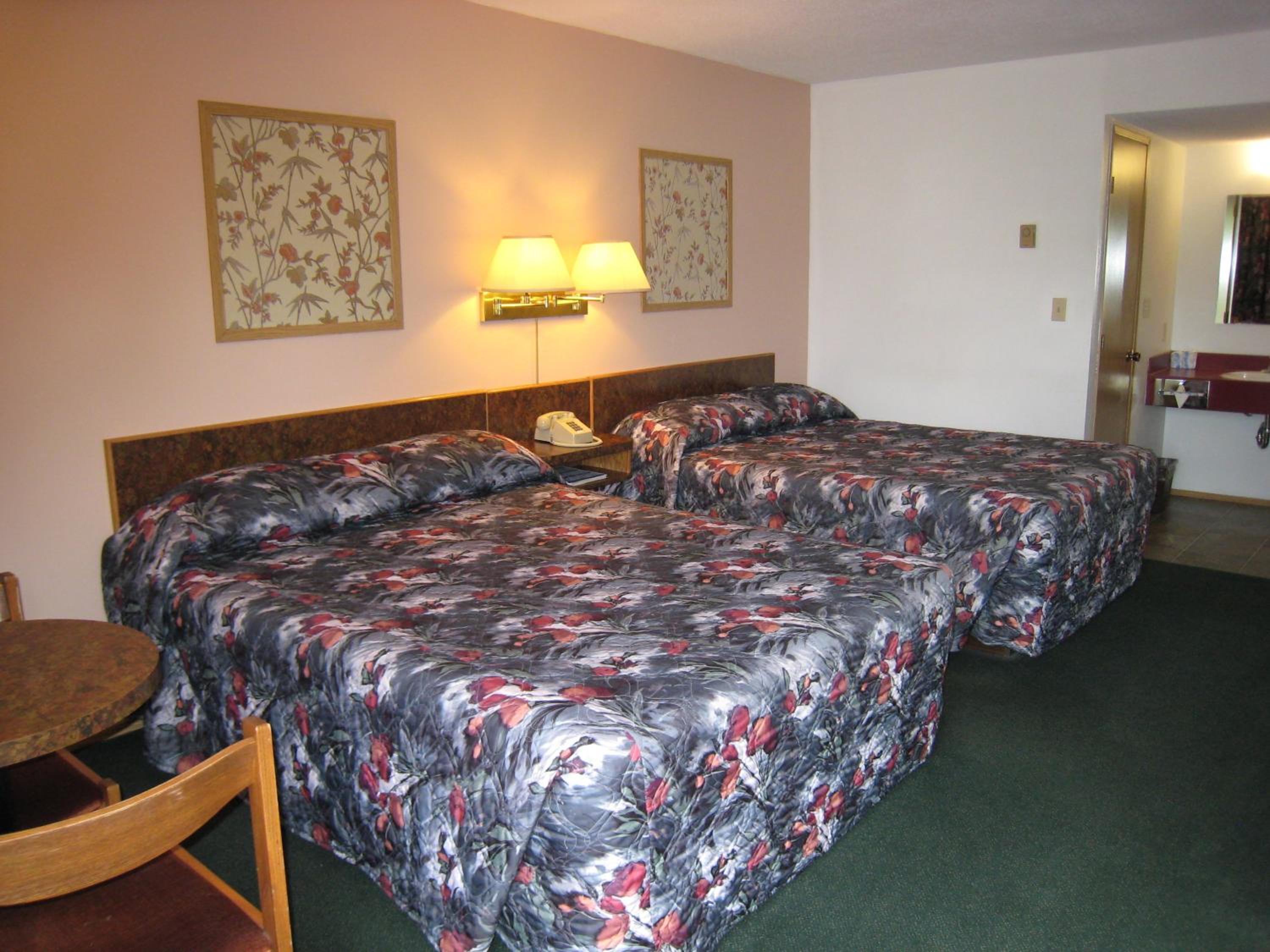 Swiss Village Inn - Image 5