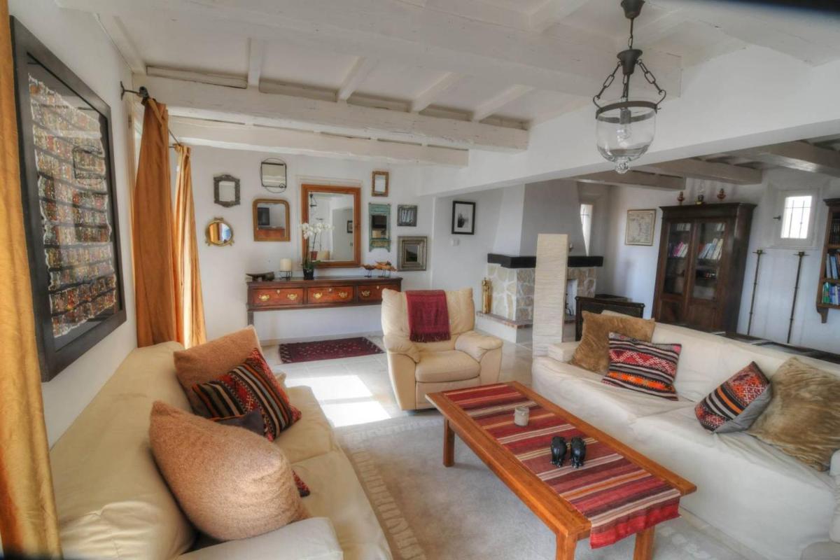 Luxury 3 bedroom villa with pool view 4