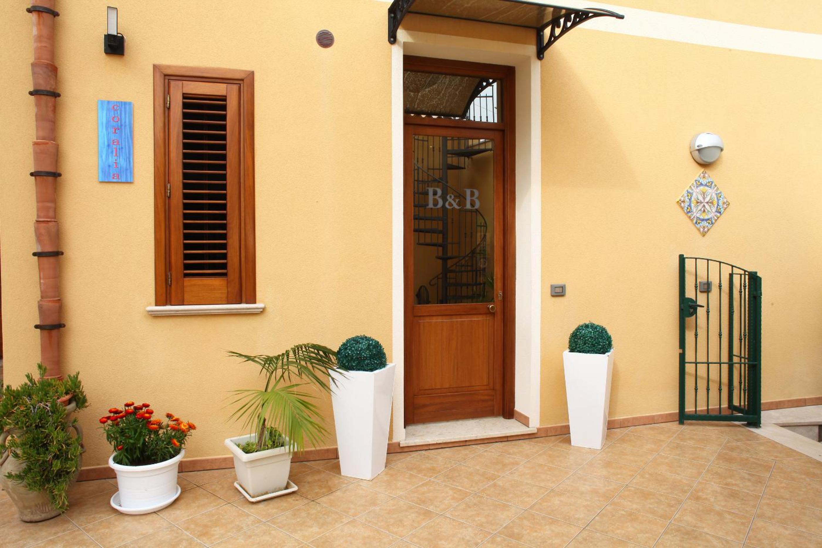 Hotel Coralia Bed & Breakfast - Image 1