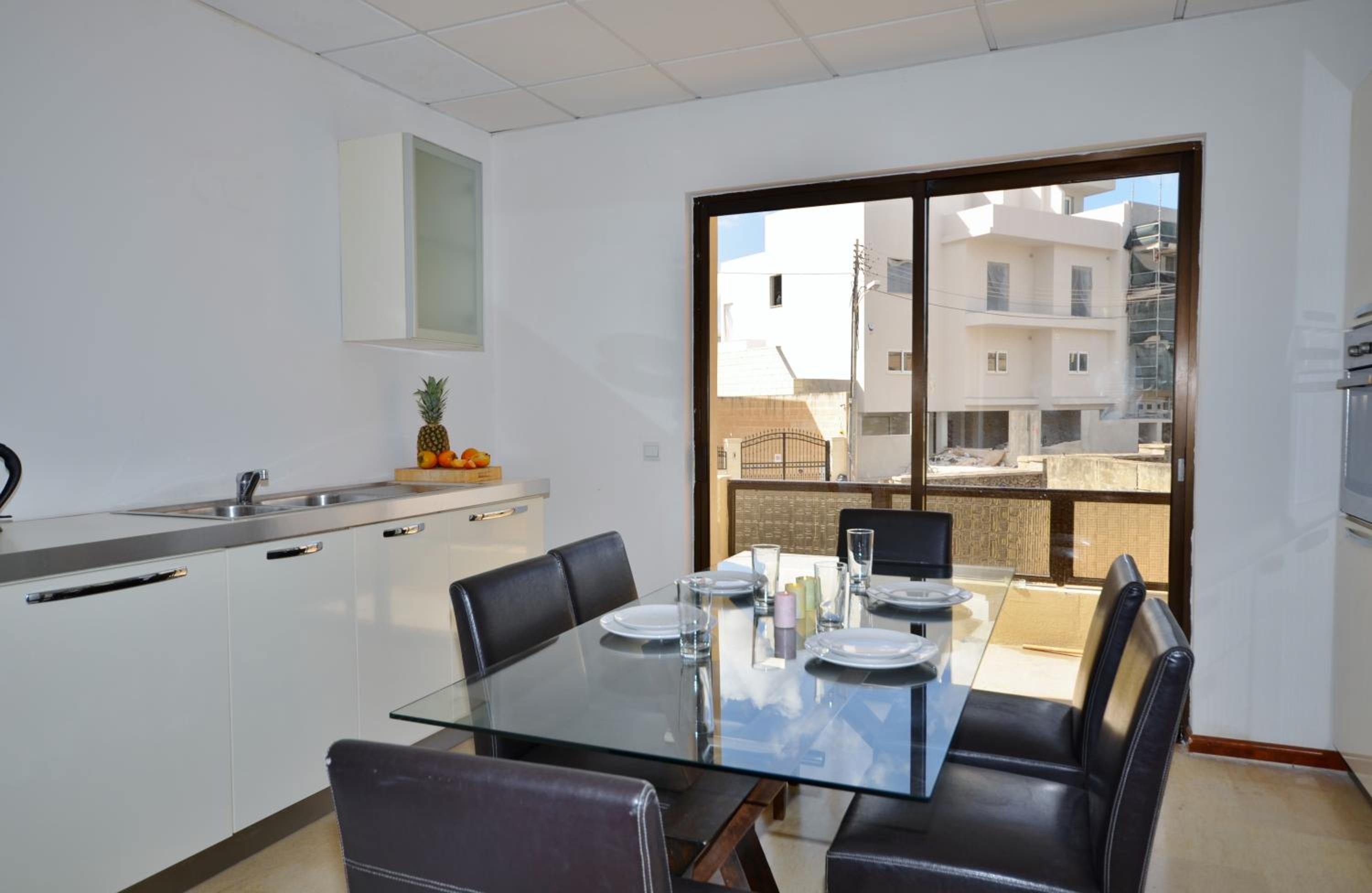 City Living Suite Tk 2 Rm 4 photo 4