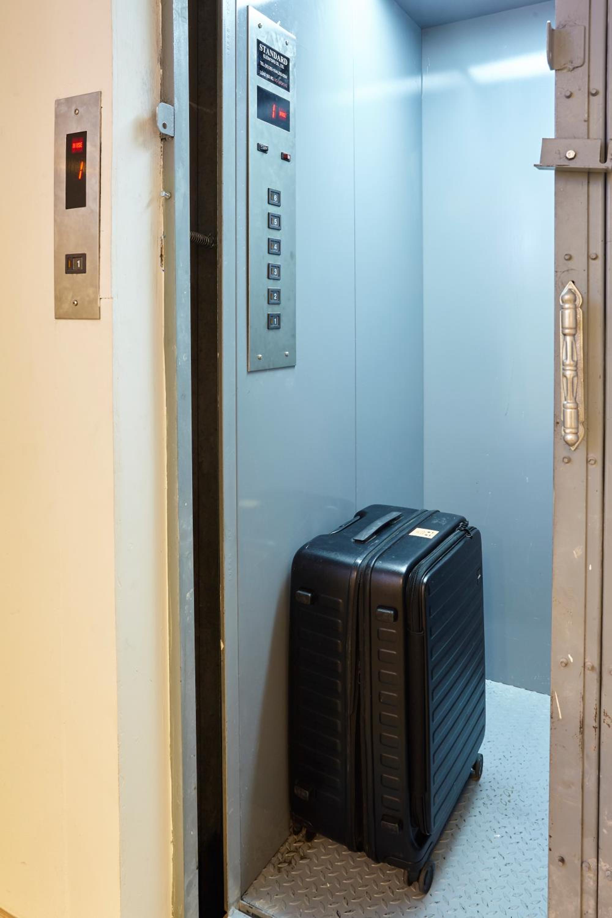 Platinum Deluxe Shopping Apartments