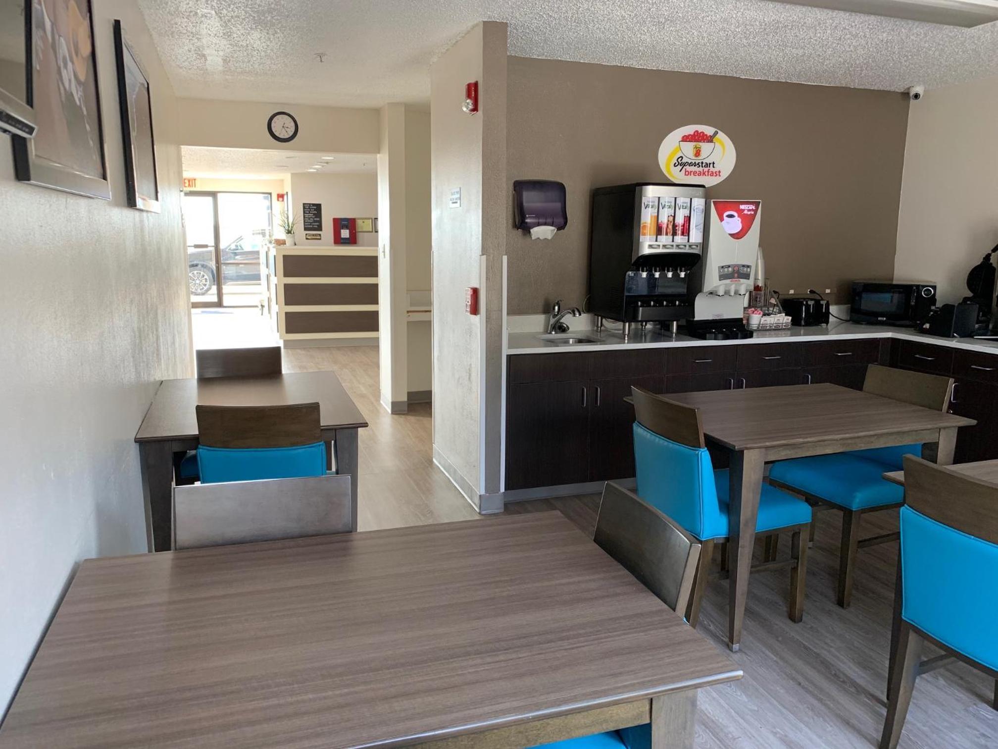 Super 8 by Wyndham Waxahachie TX - Property Image 6