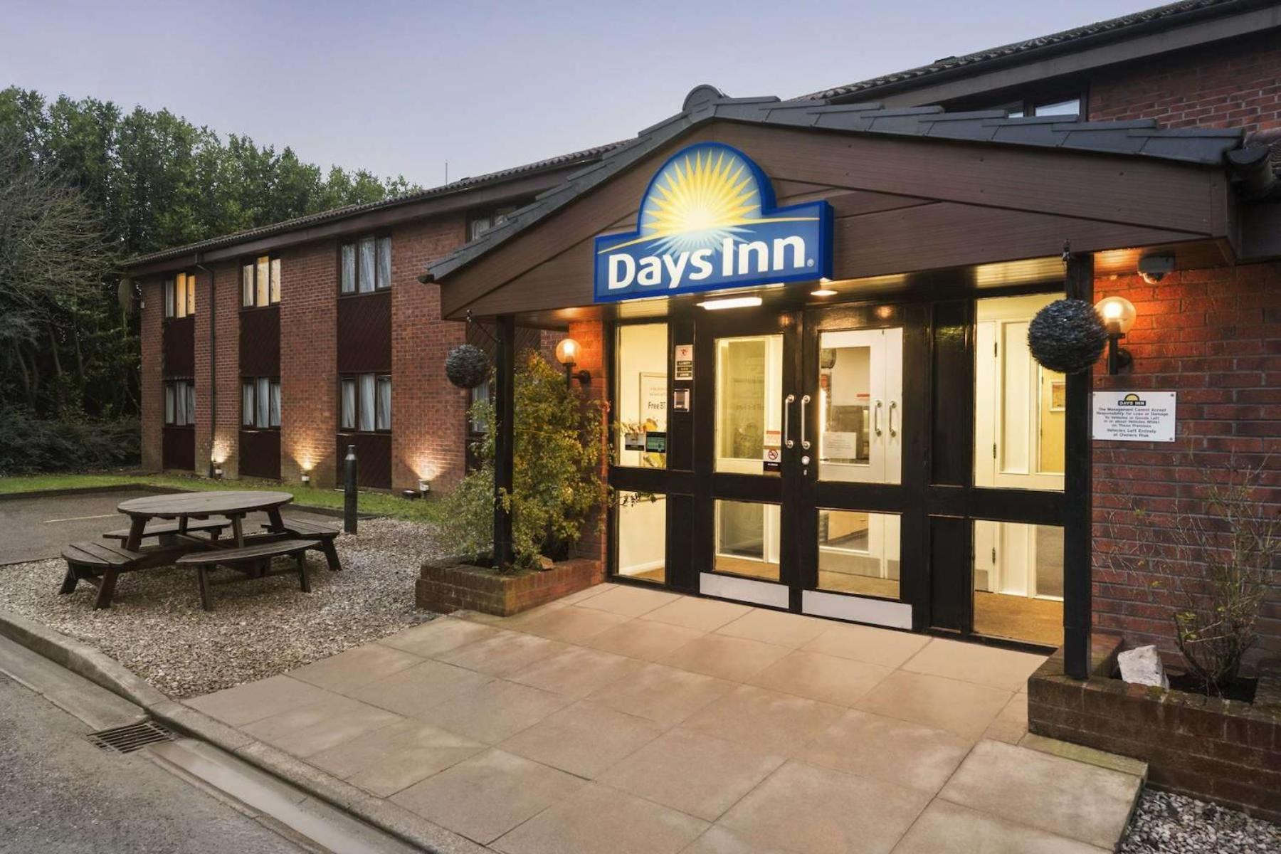 Bridgend Vacations - Days Inn Bridgend Cardiff - Property Image 1