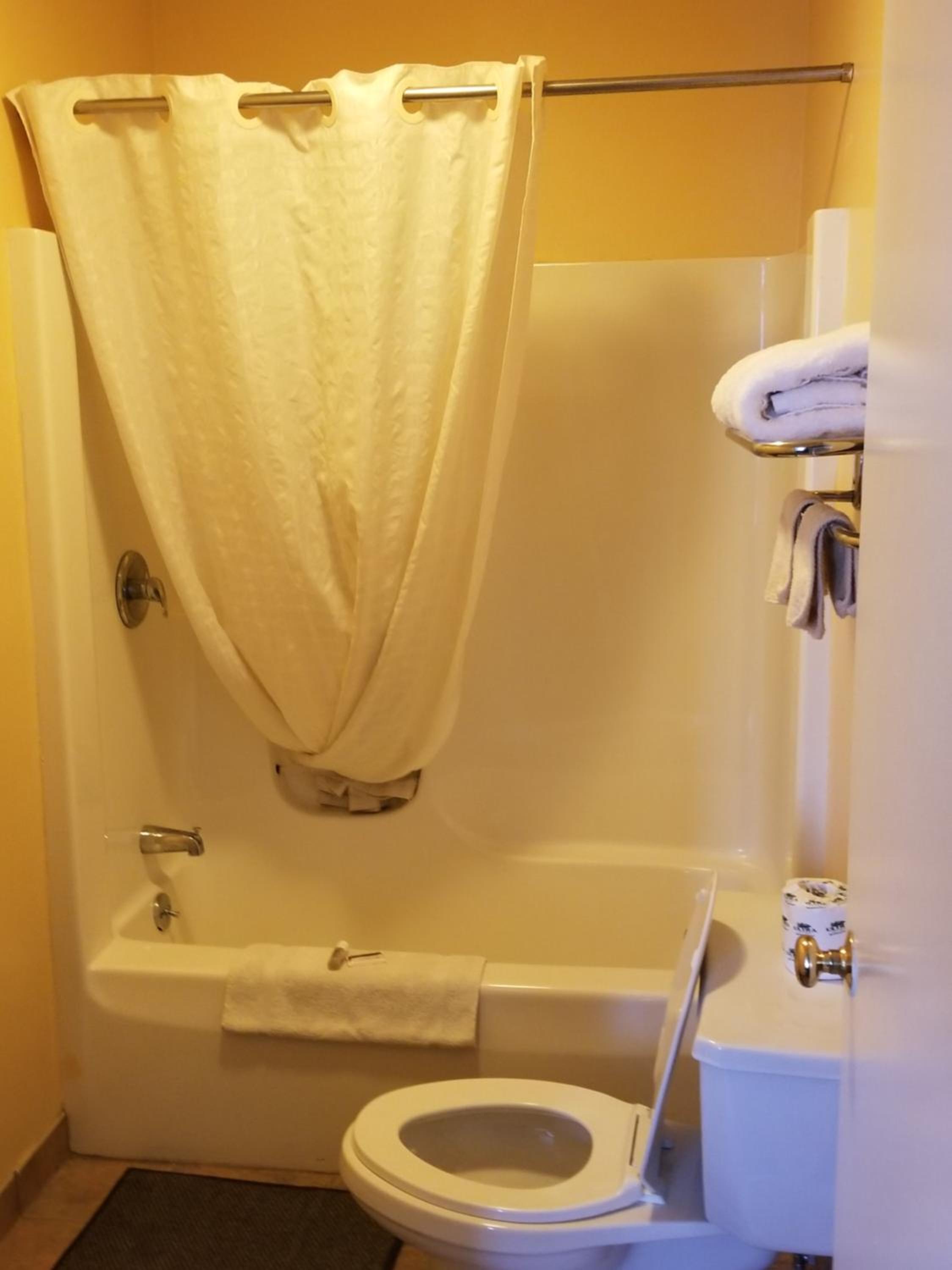 Perry-O Inn & Suites view 5