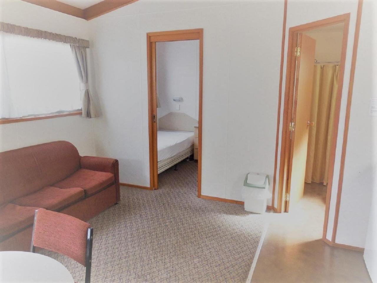 Golden Country Motel and Caravan Park