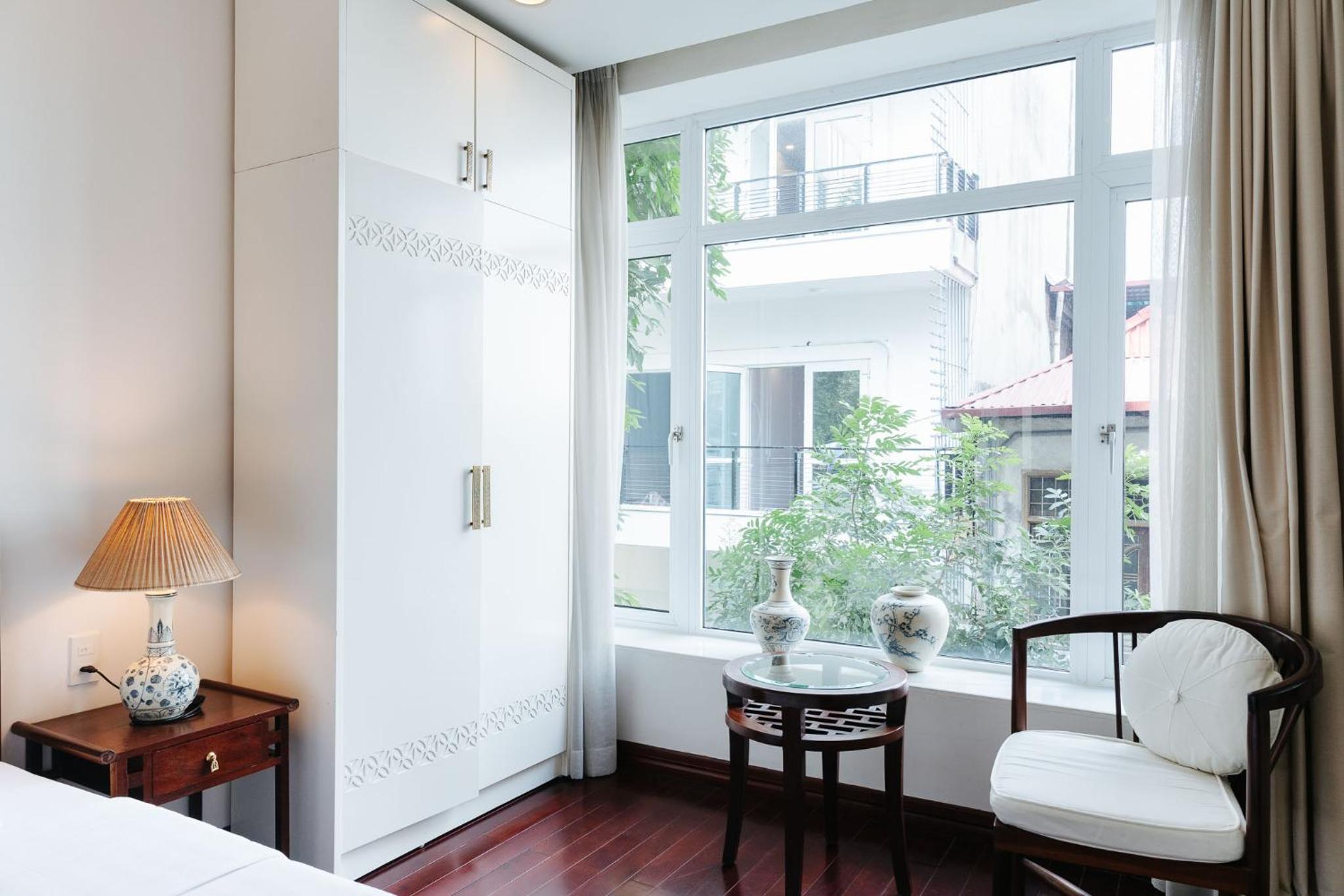 VietHome-Doorstep to Hoan Kiem Lake