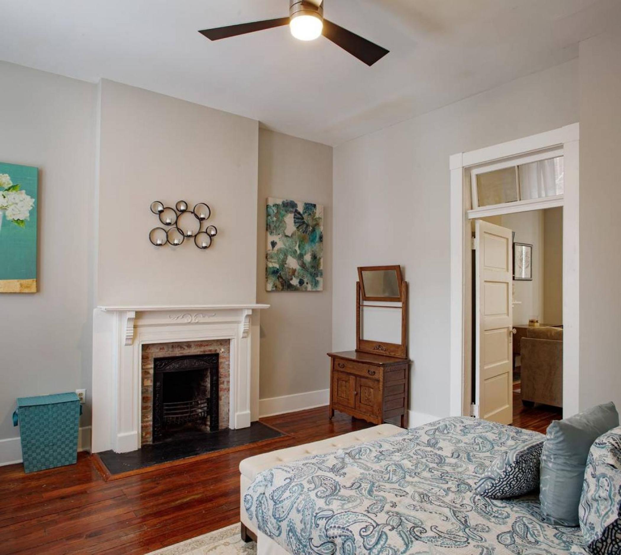 414B Waldburg st · 2 Bedroom Oasis near Forsyth Park view 2