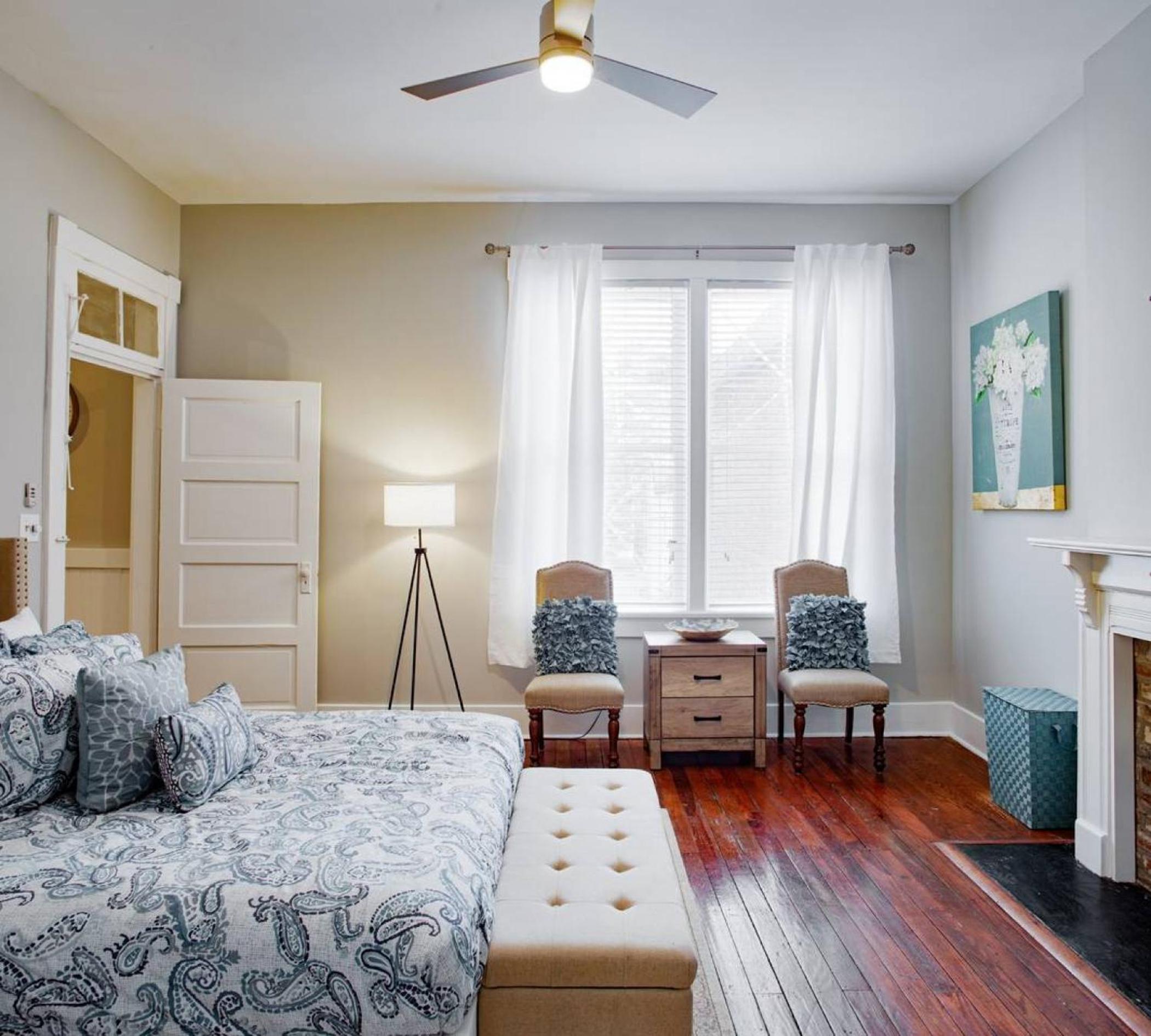 414B Waldburg st · 2 Bedroom Oasis near Forsyth Park view 4