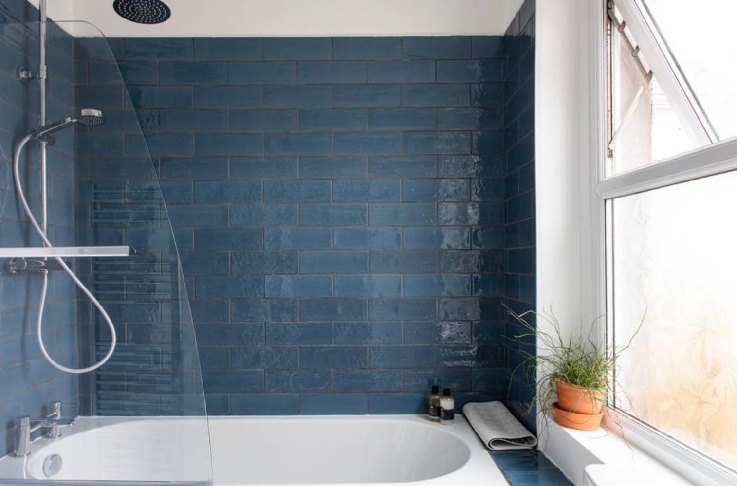 Beautiful Two Bed Mumbles Flat - with parking space view 5
