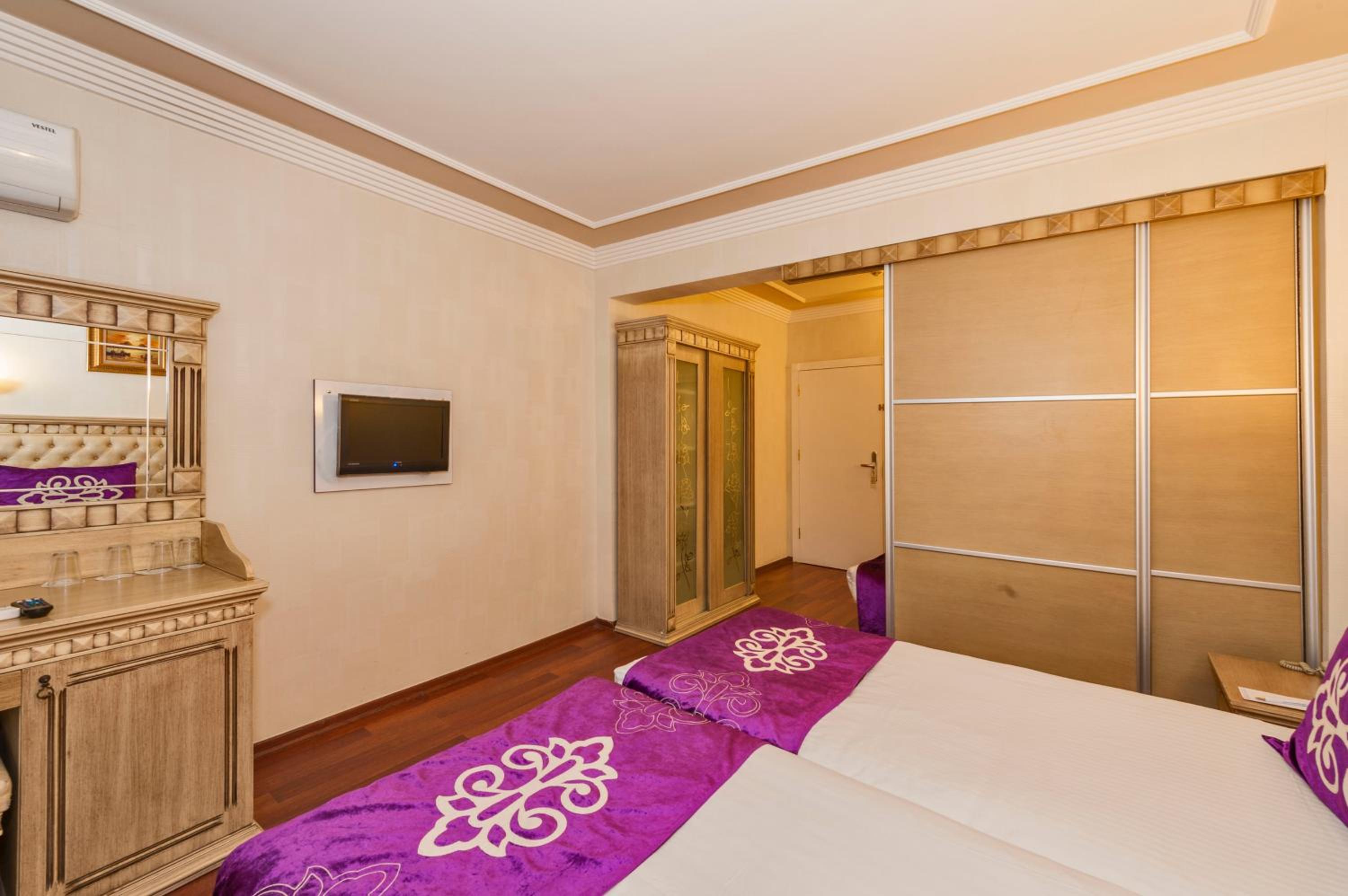 Istanbul Holiday Hotel - Image 44