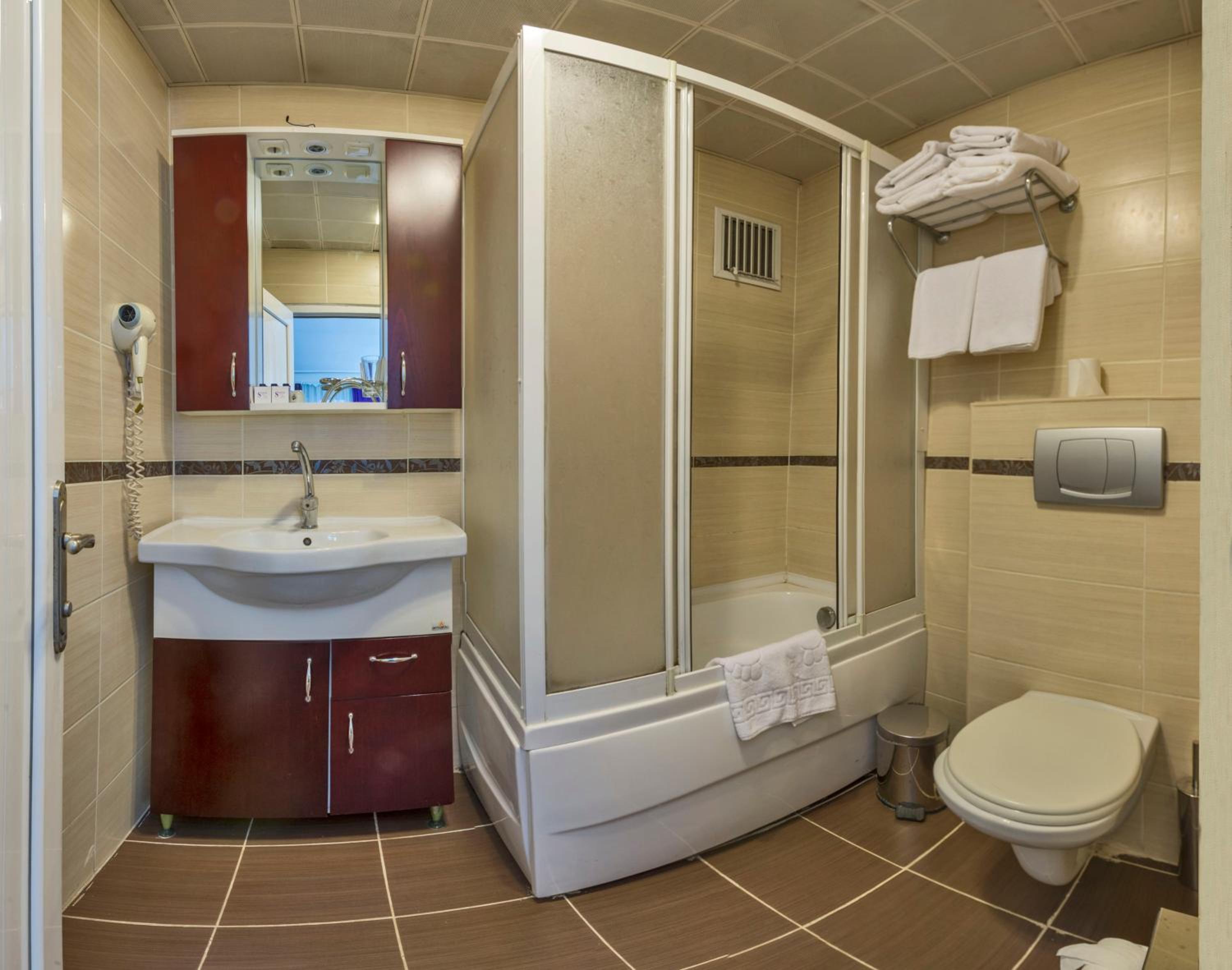 Istanbul Holiday Hotel - Image 17