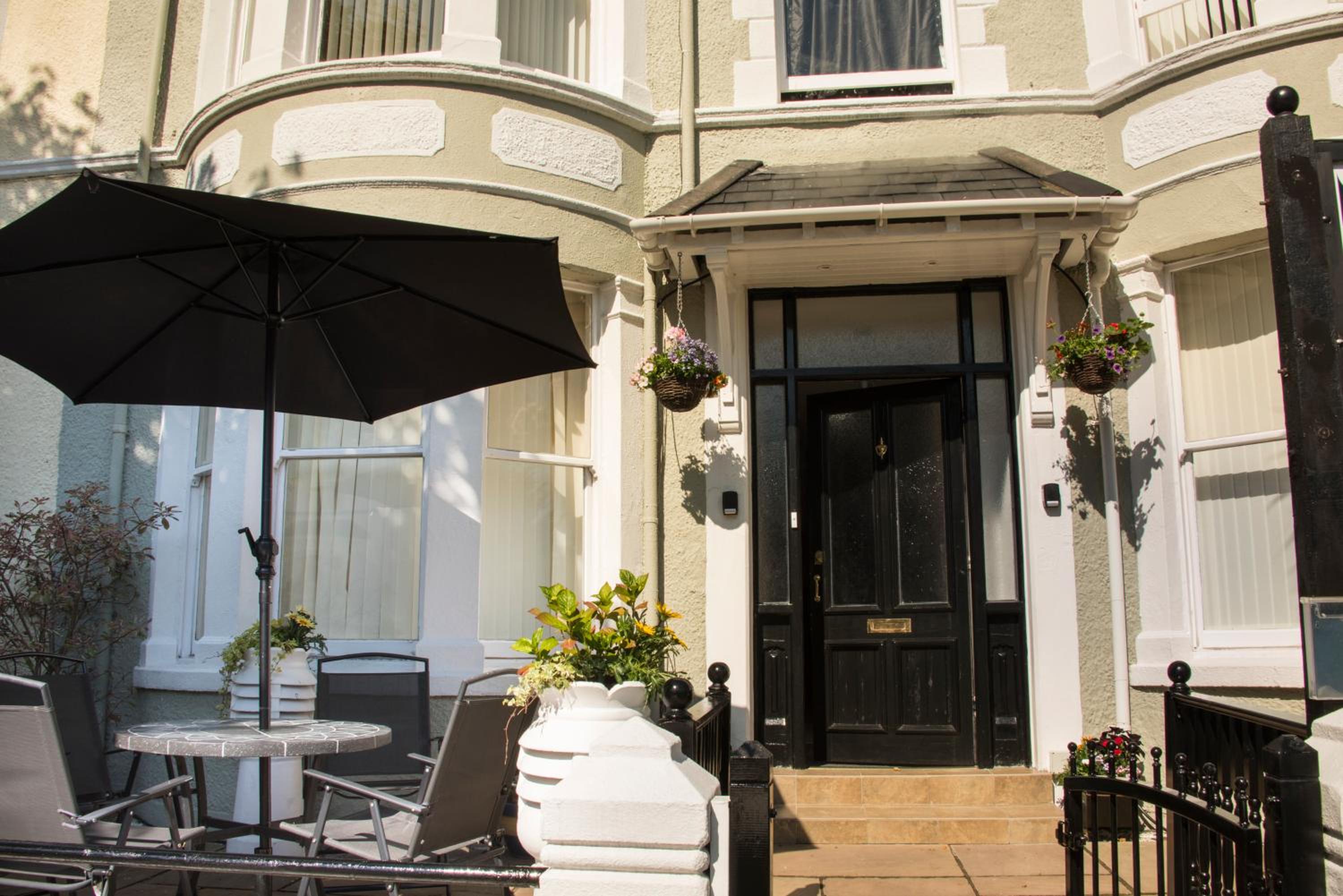 Cosy Llandudno Apartments view 2