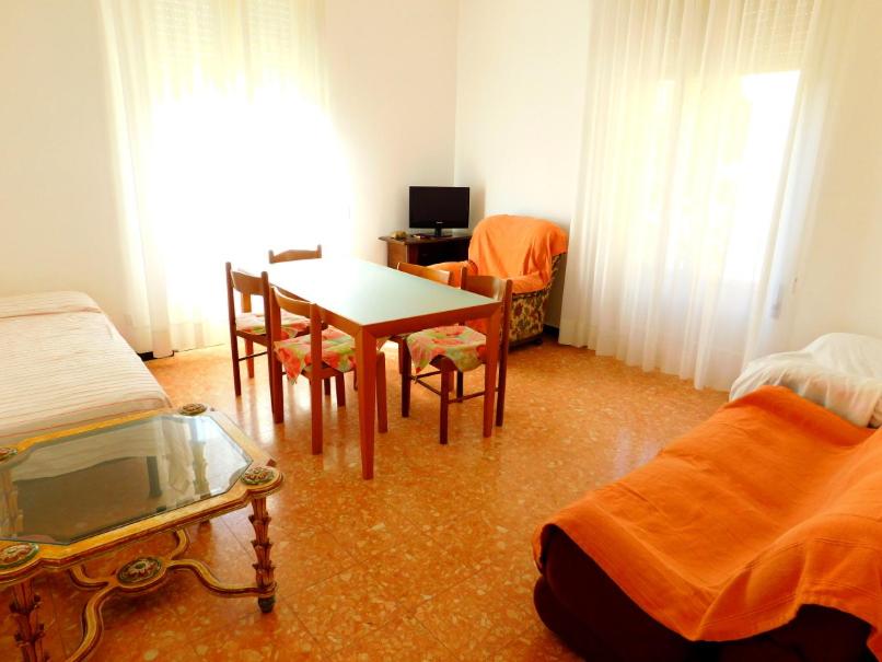 silent apartment, levanto view 3