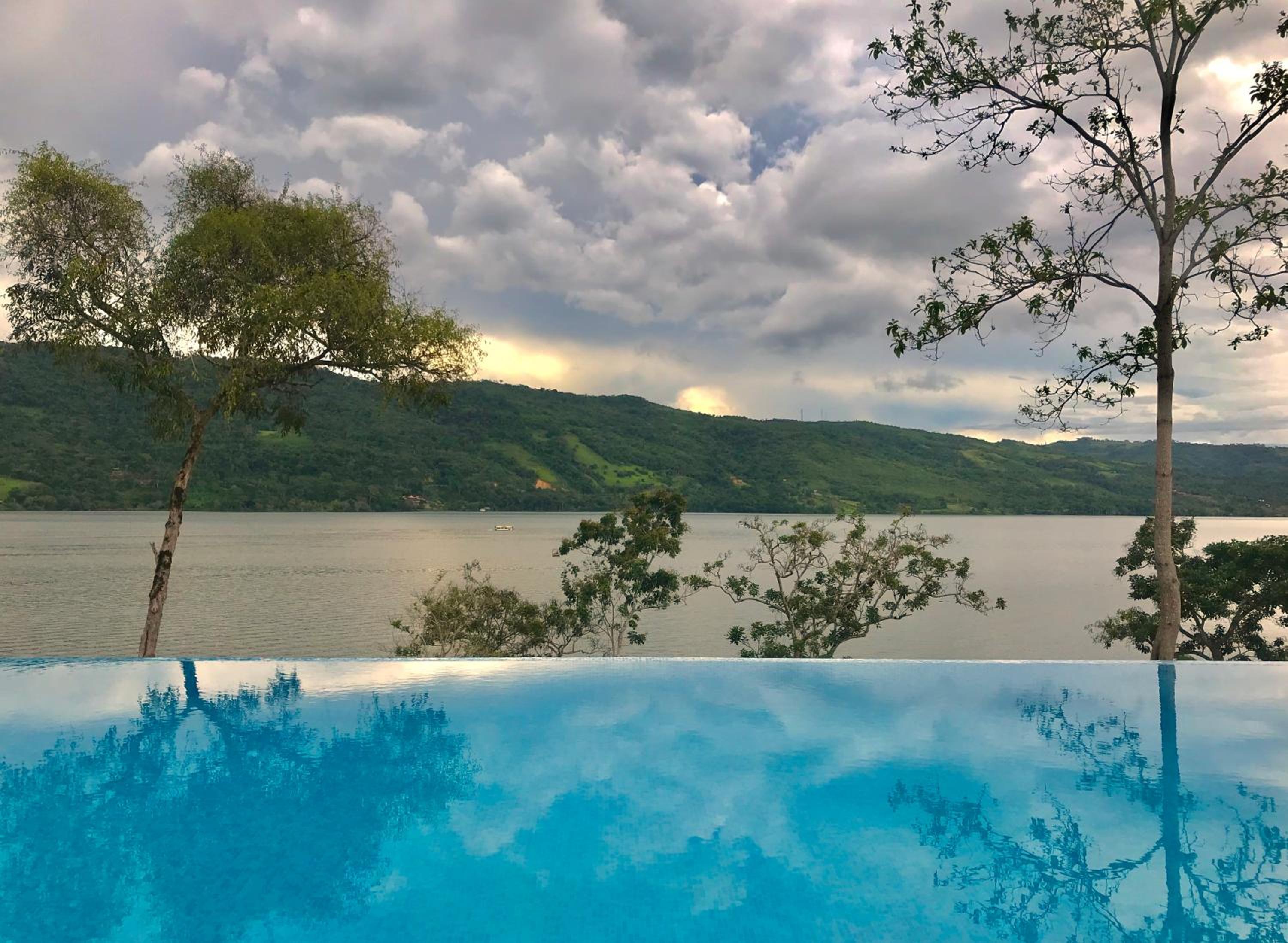 Sauce Lodge - Laguna Azul