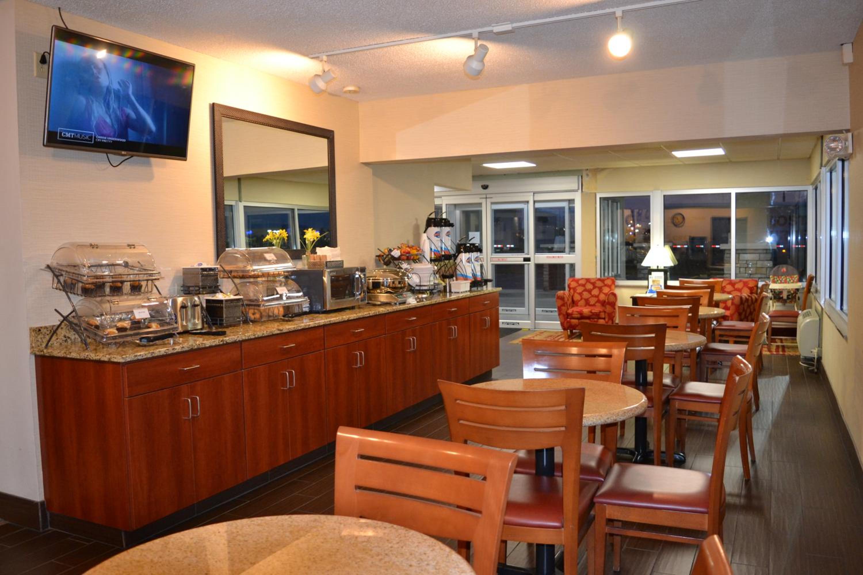 Effingham Vacations - Baymont by Wyndham Effingham - Property Image 3
