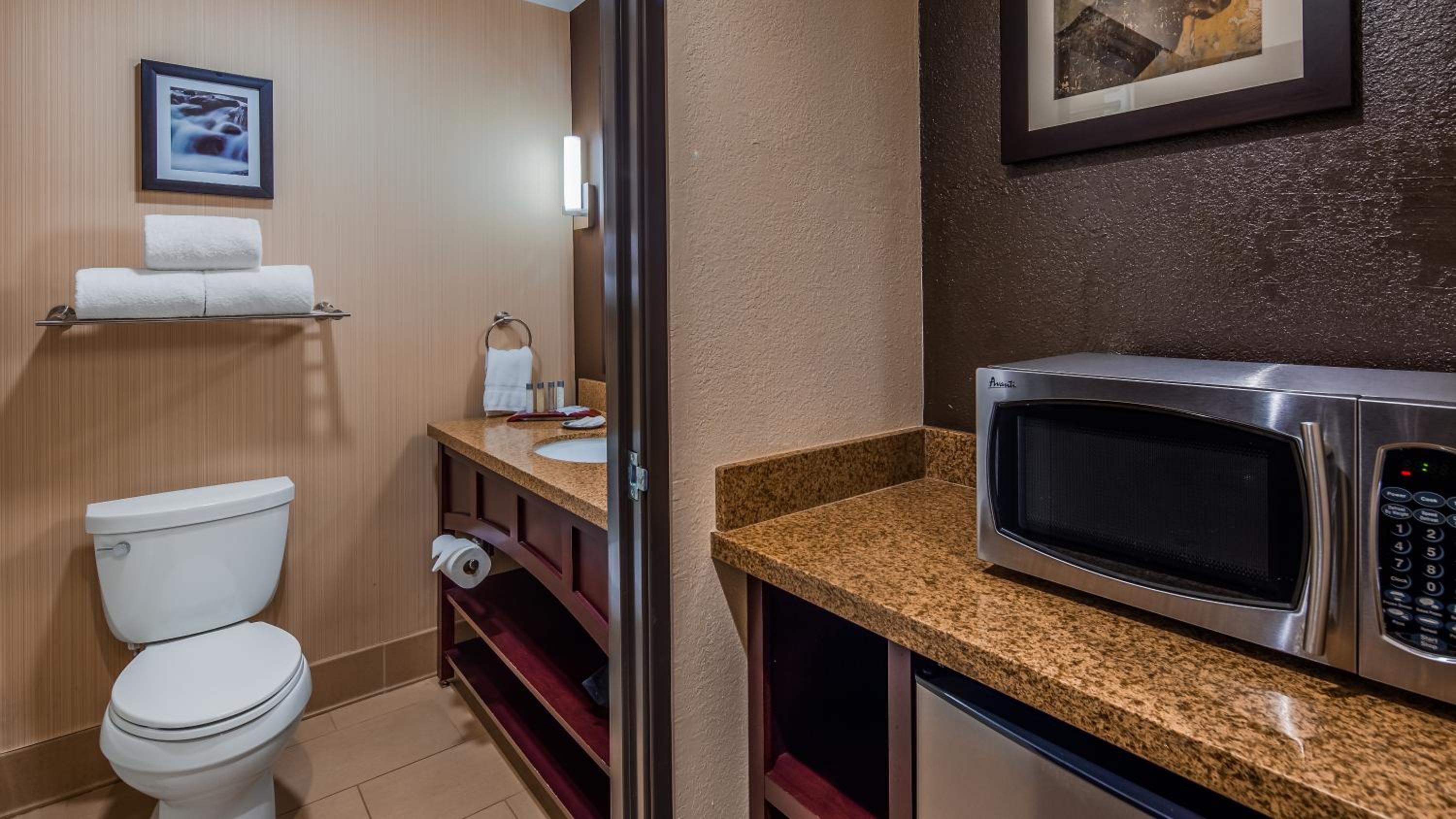 Lake Tahoe Vacations - Best Western Plus Truckee-Tahoe Hotel - Property Image 3