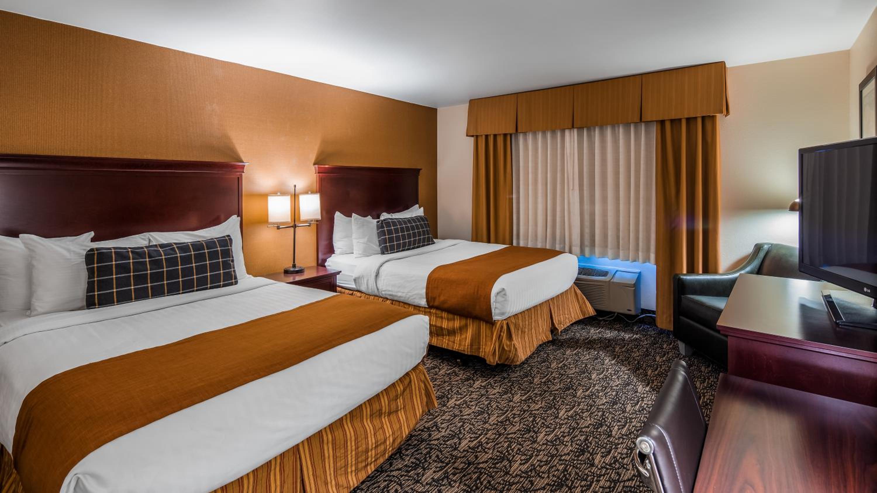 Lake Tahoe Vacations - Best Western Plus Truckee-Tahoe Hotel - Property Image 2