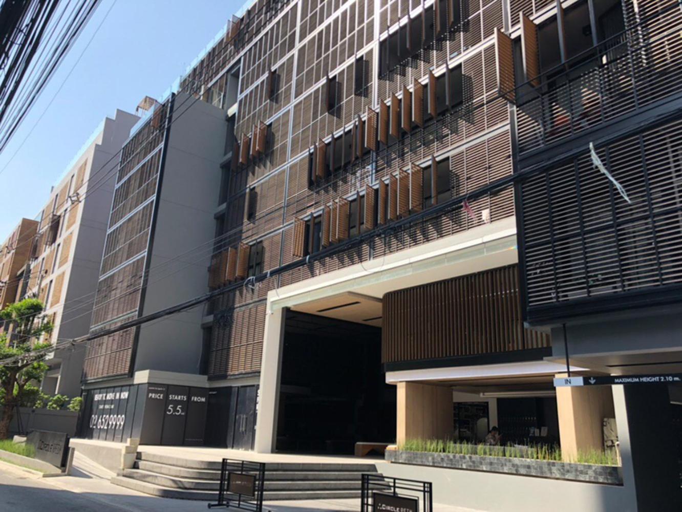 Hotel Sukhumvit Asok Modern Suite - Image 1