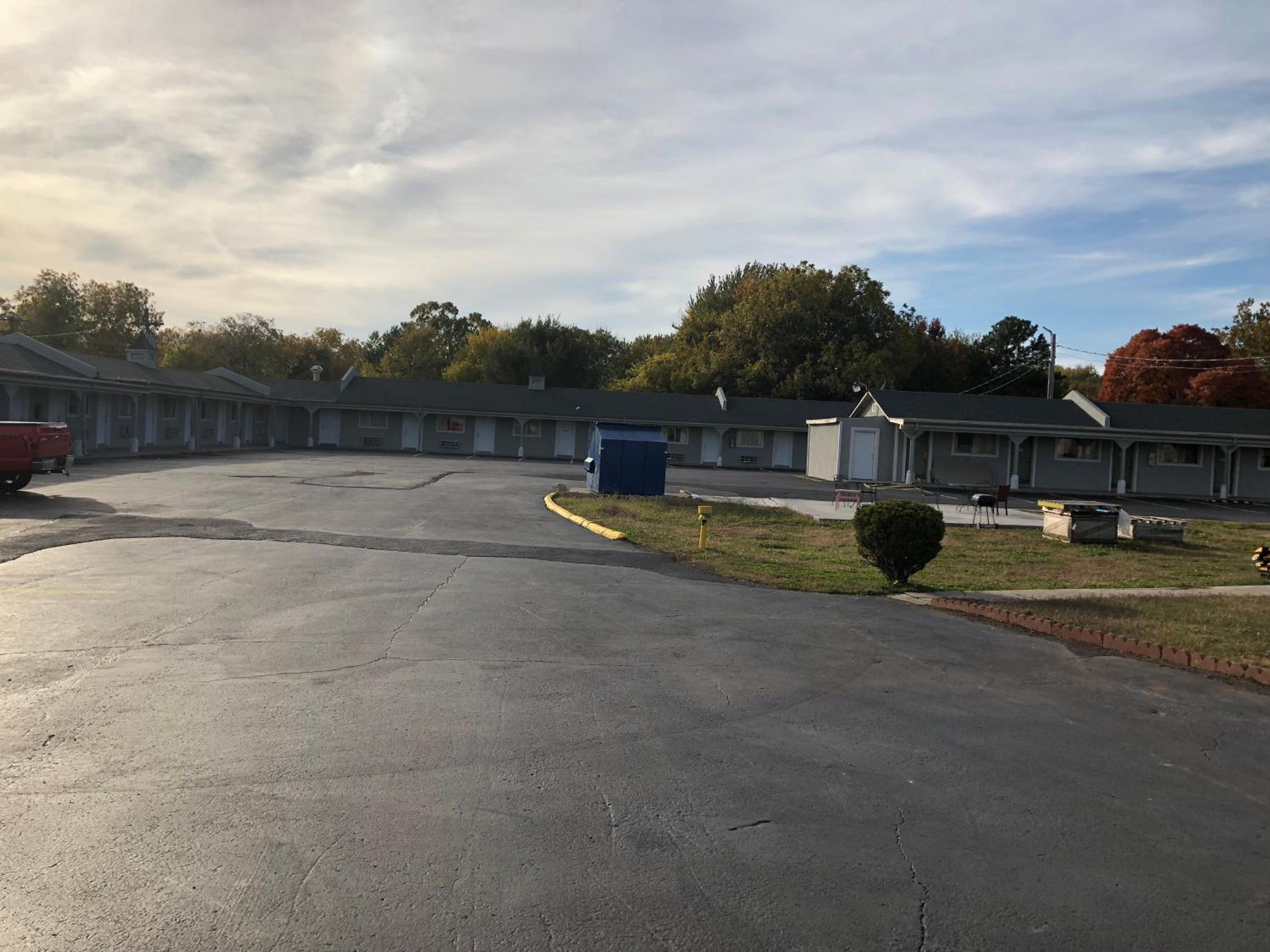 Hotel Dogwood Park Inn - Image 1