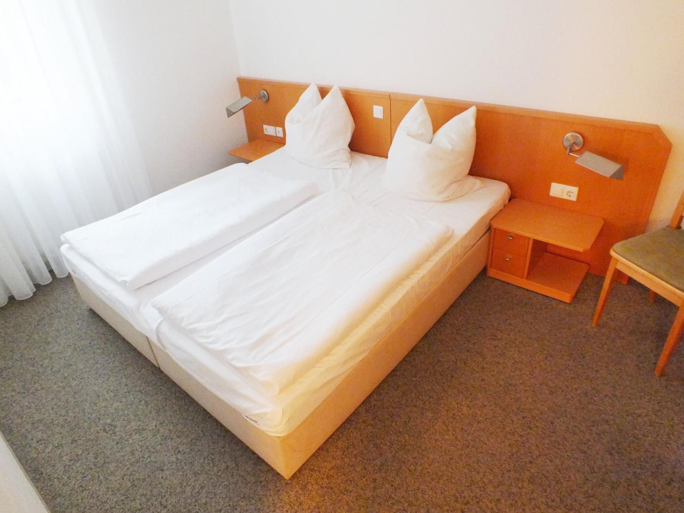 Ferienwohnung Möwe mit Balkon, ein Strandkorb im Sommer und 2 Fahrräder view 3