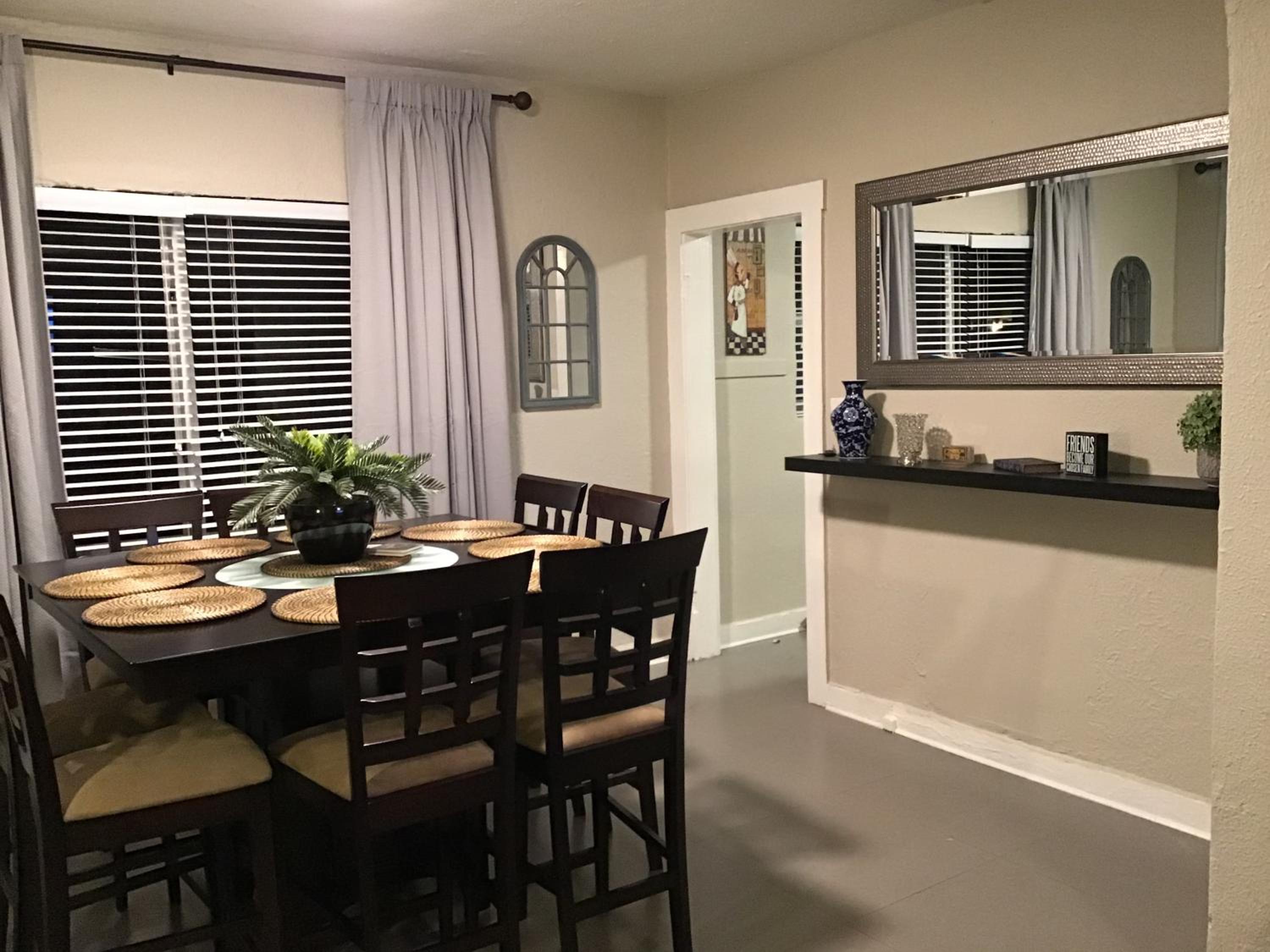 Modern 3/1 house close to Beaches and Midtown