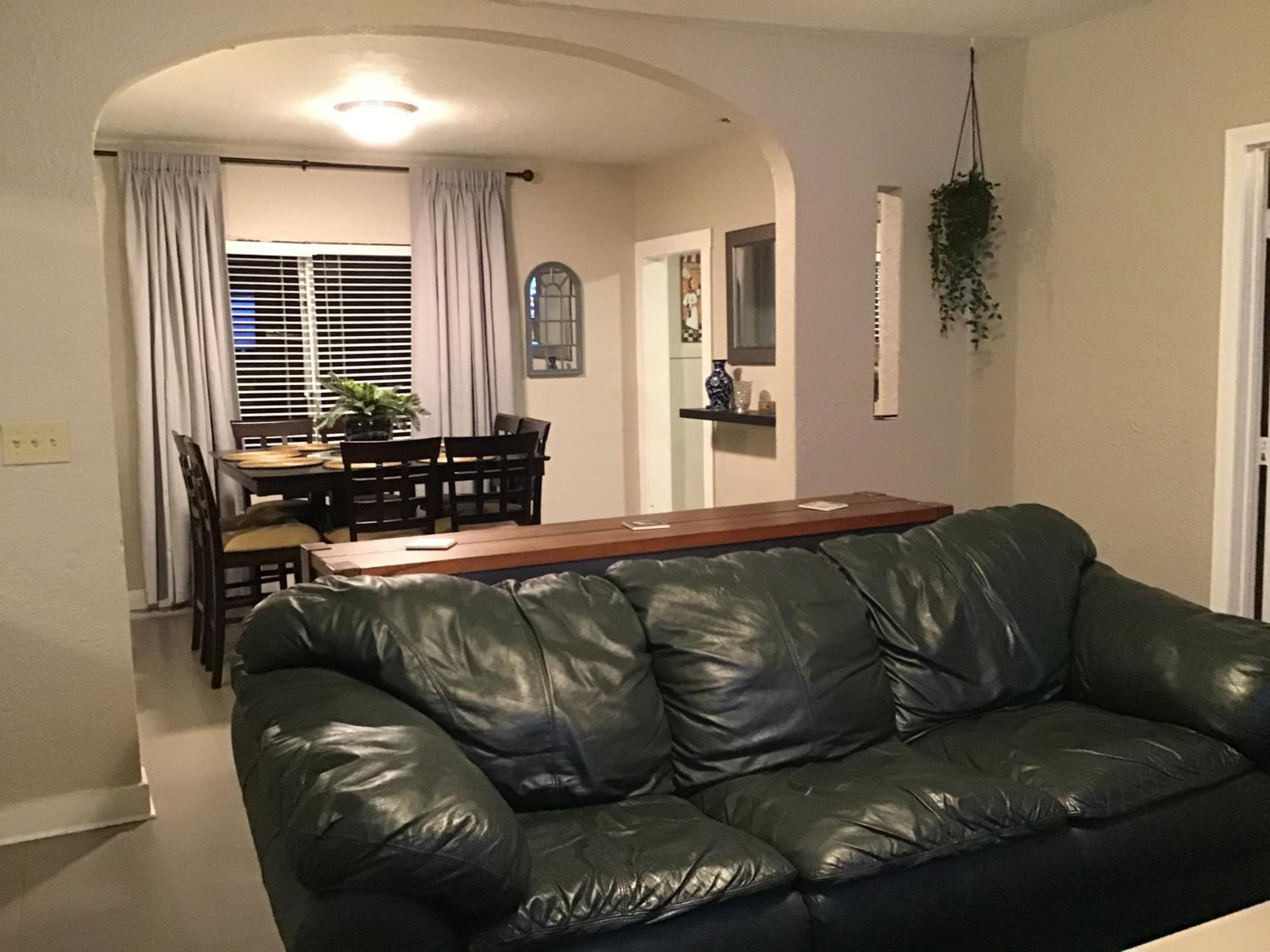 Modern 3/1 house close to Beaches and Midtown