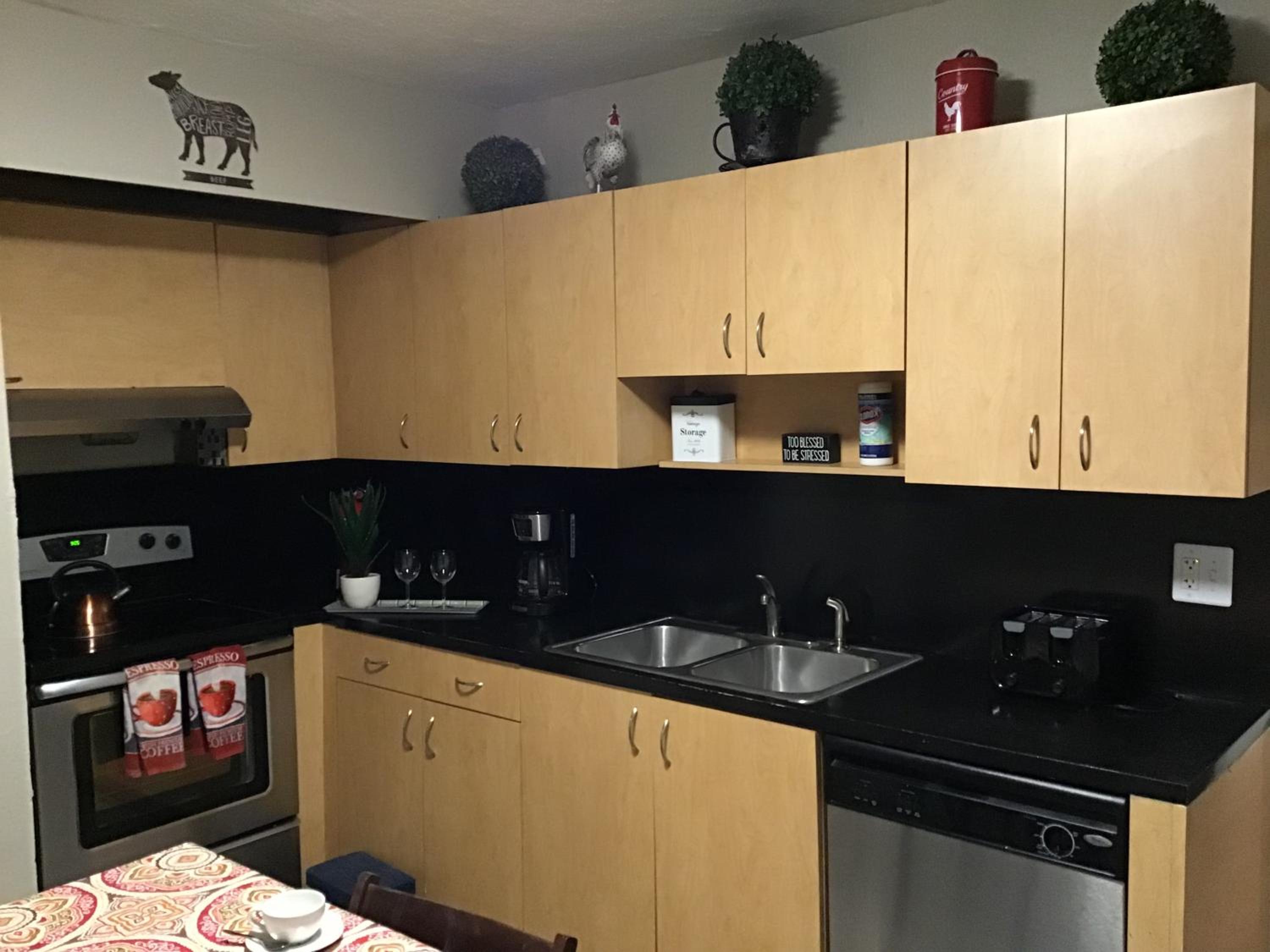 Modern 3/1 house close to Beaches and Midtown