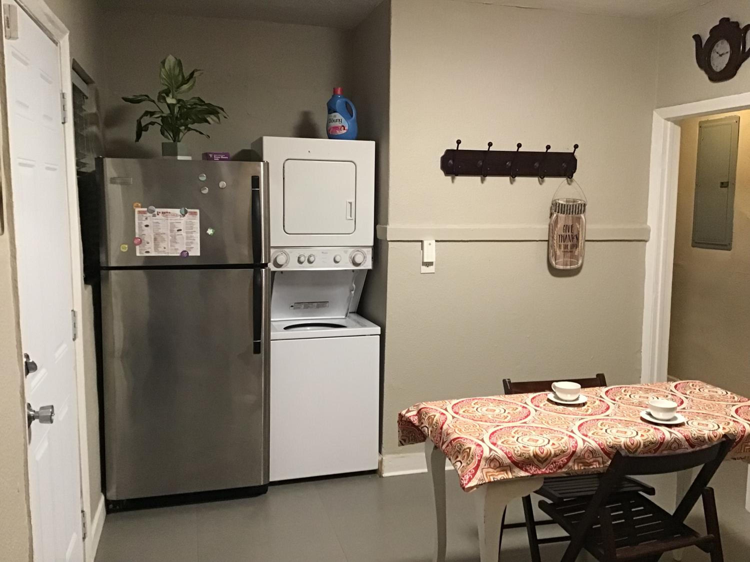 Modern 3/1 house close to Beaches and Midtown