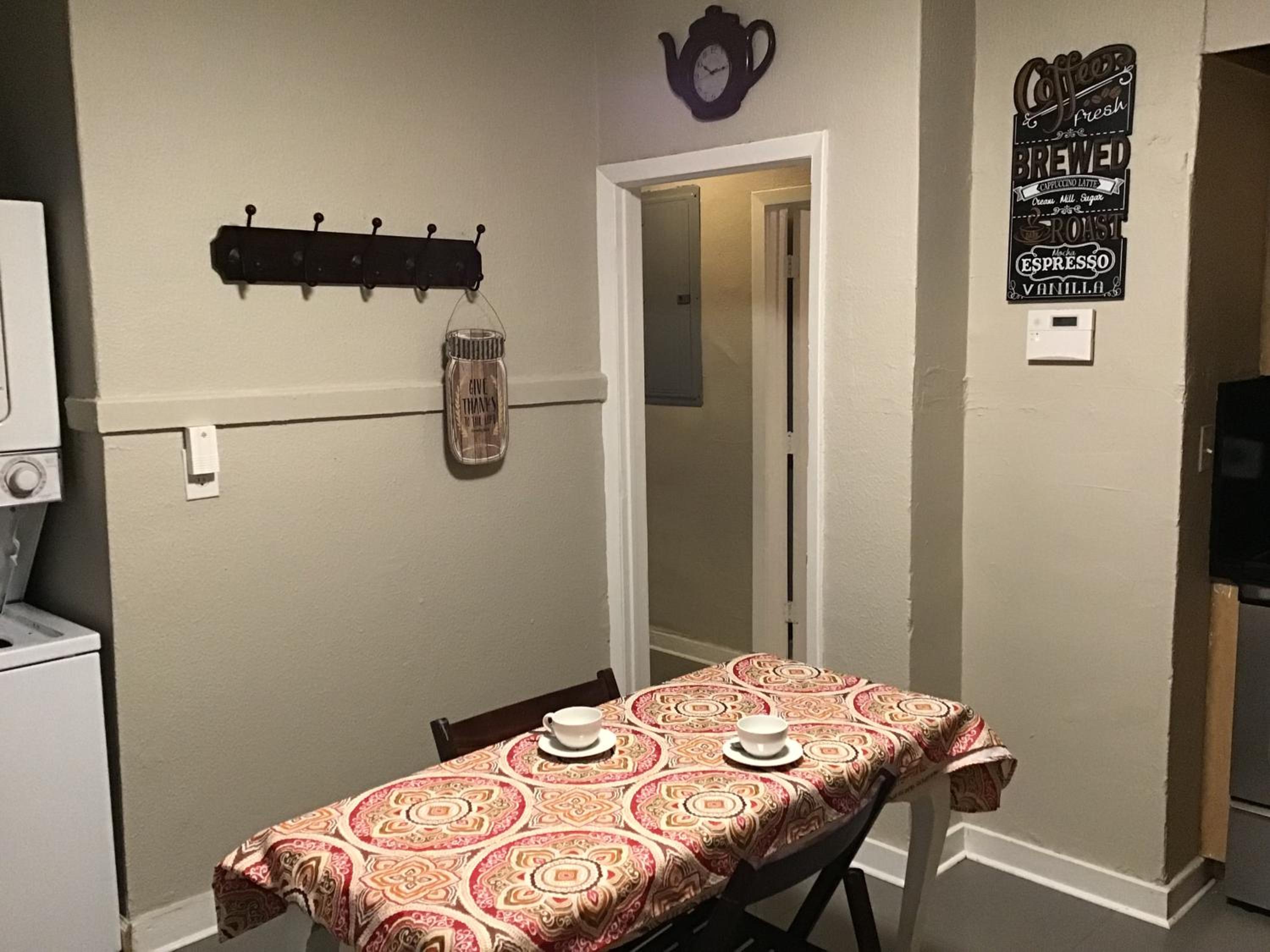 Modern 3/1 house close to Beaches and Midtown