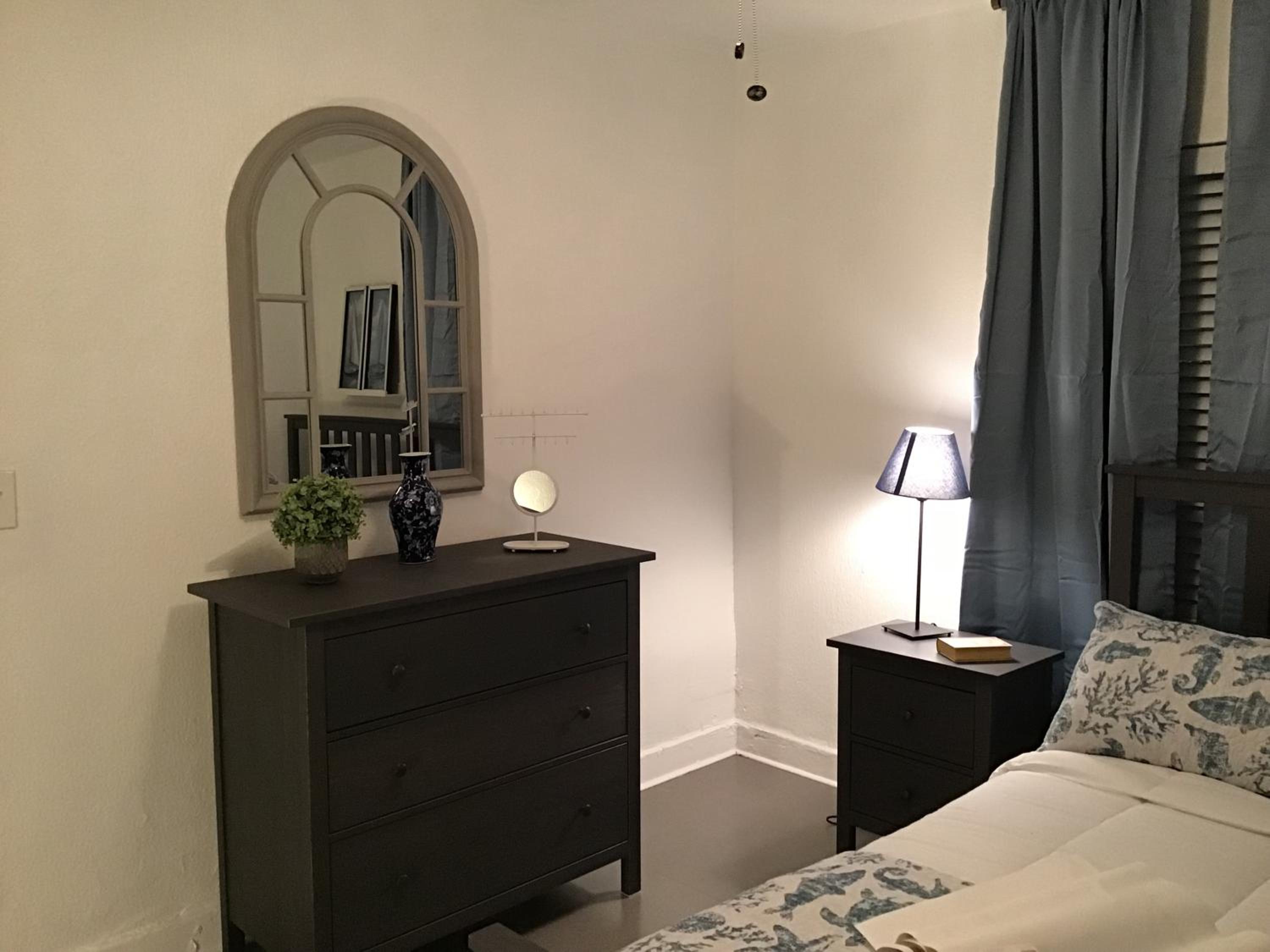 Modern 3/1 house close to Beaches and Midtown