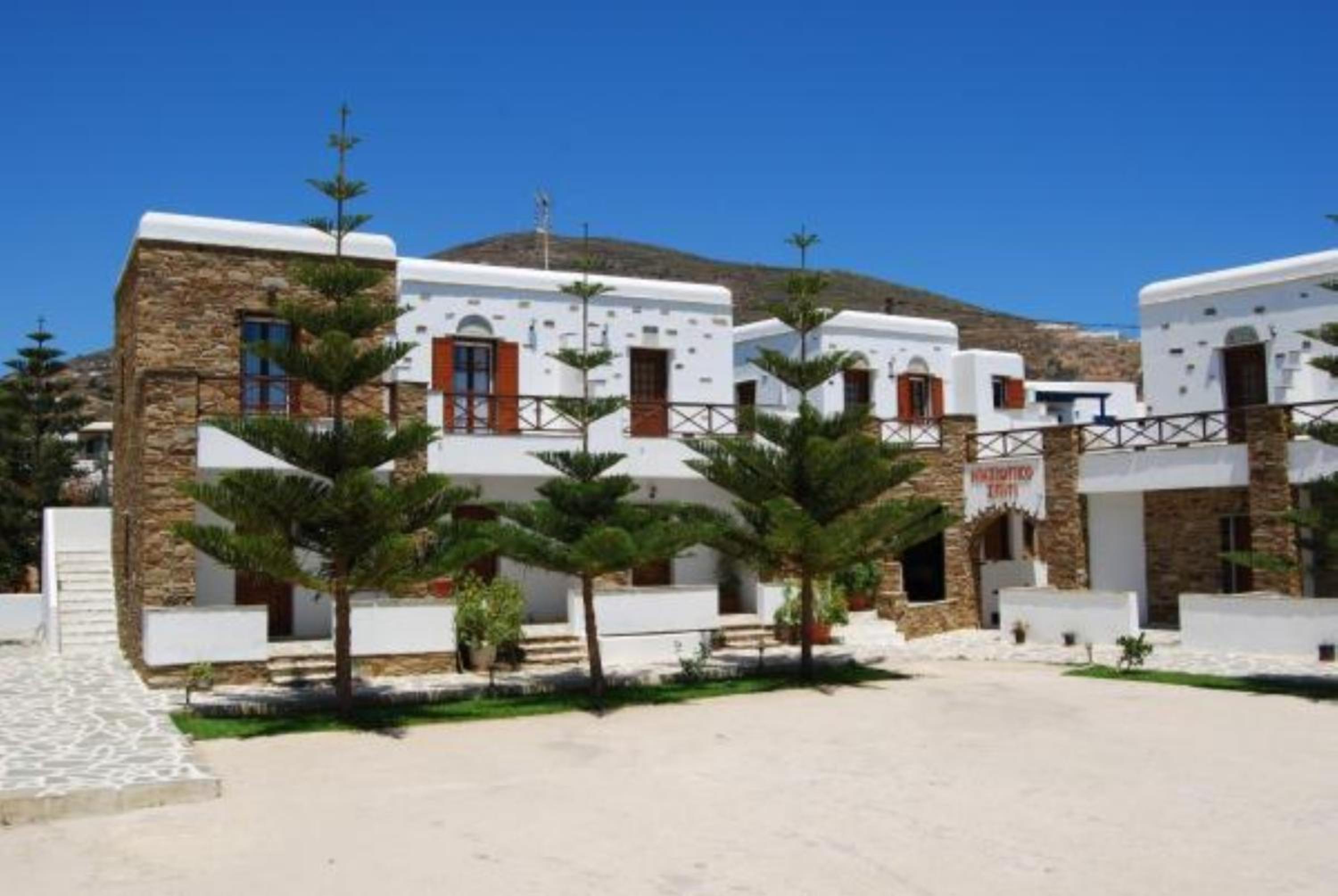 Tinos Suites & Apartments
