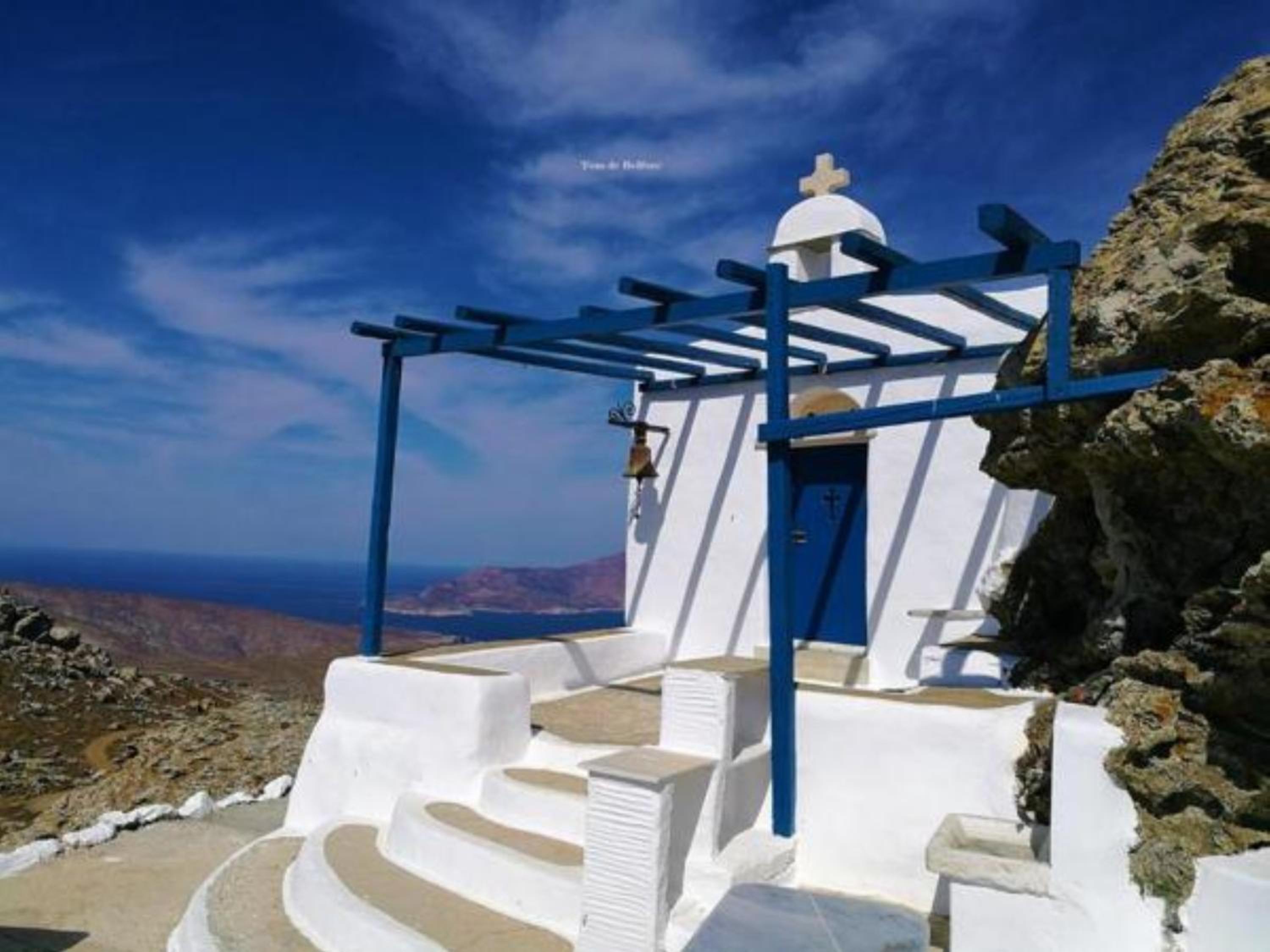 Tinos Suites & Apartments