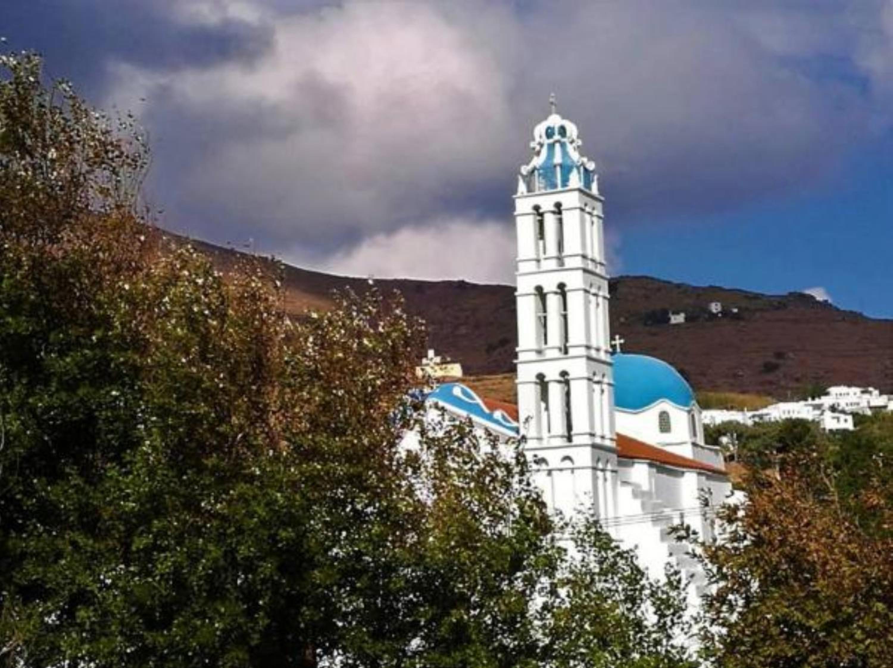 Tinos Suites & Apartments