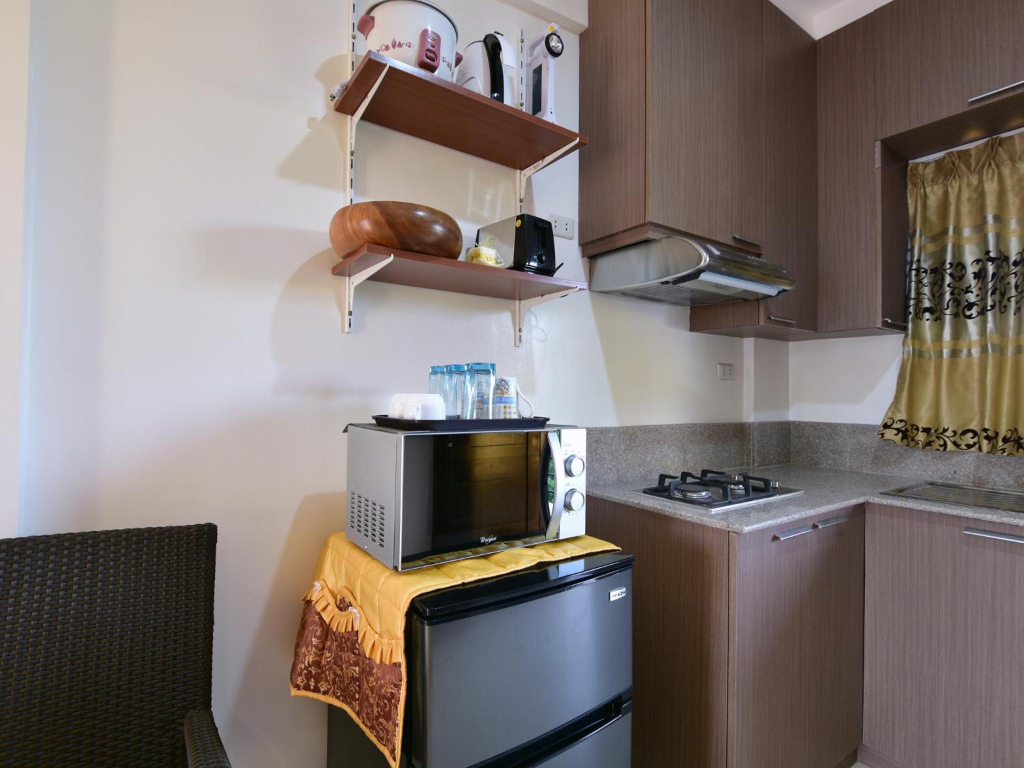 Anahaw Apartments Whitebeach