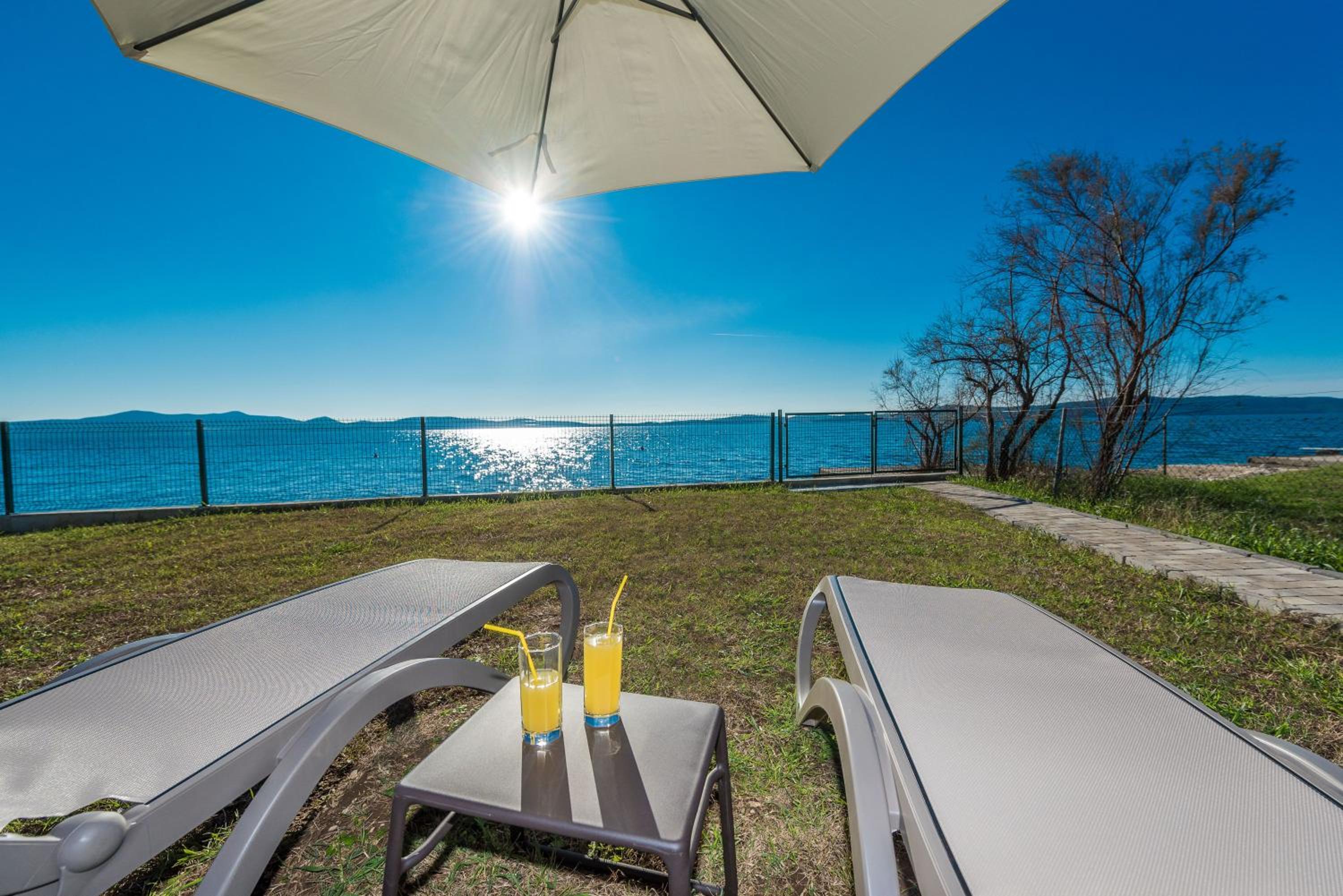 Villa Amfora - First row by the sea view 4