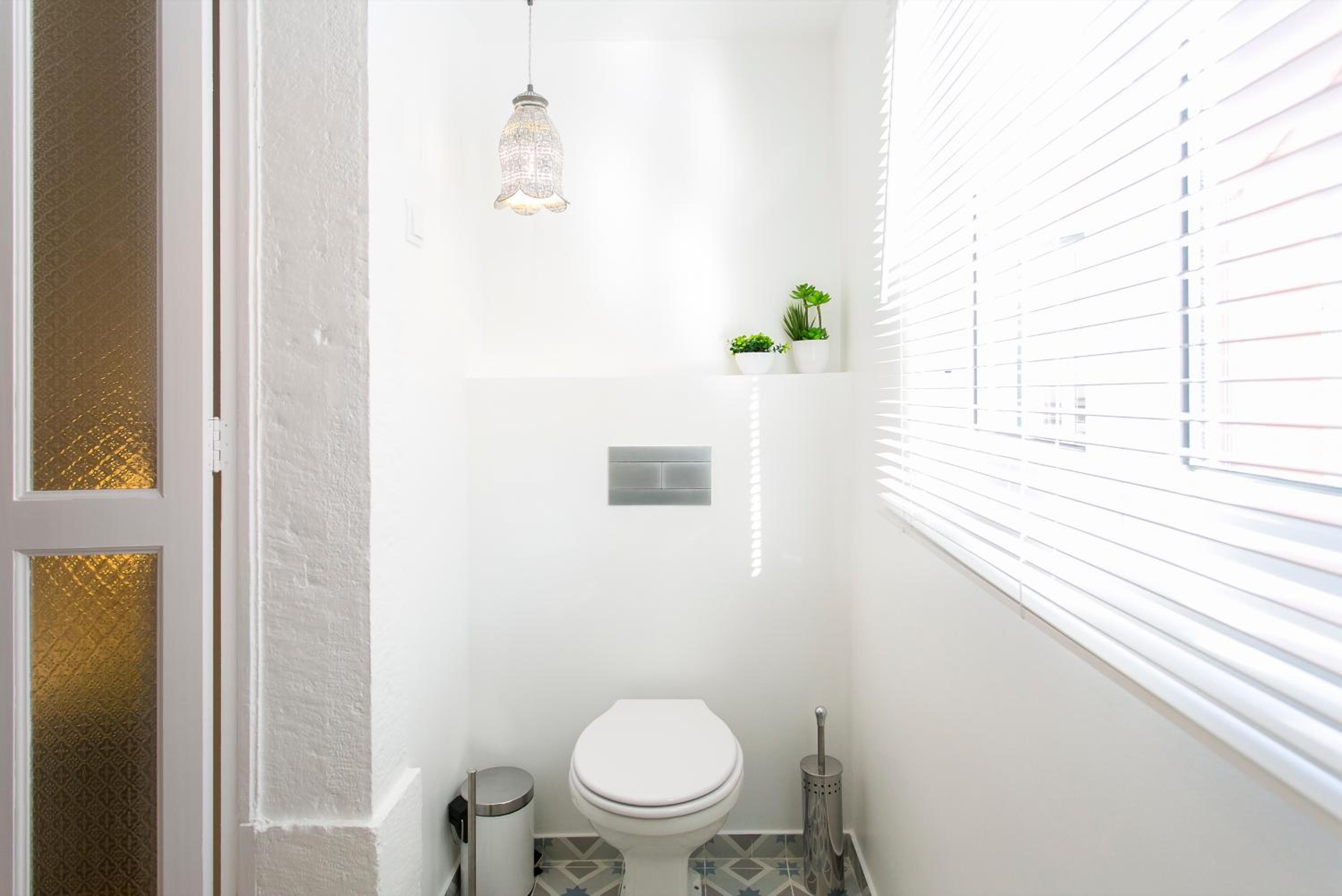 2 beautiful bdr upscale flat embracing Tejo! view 5