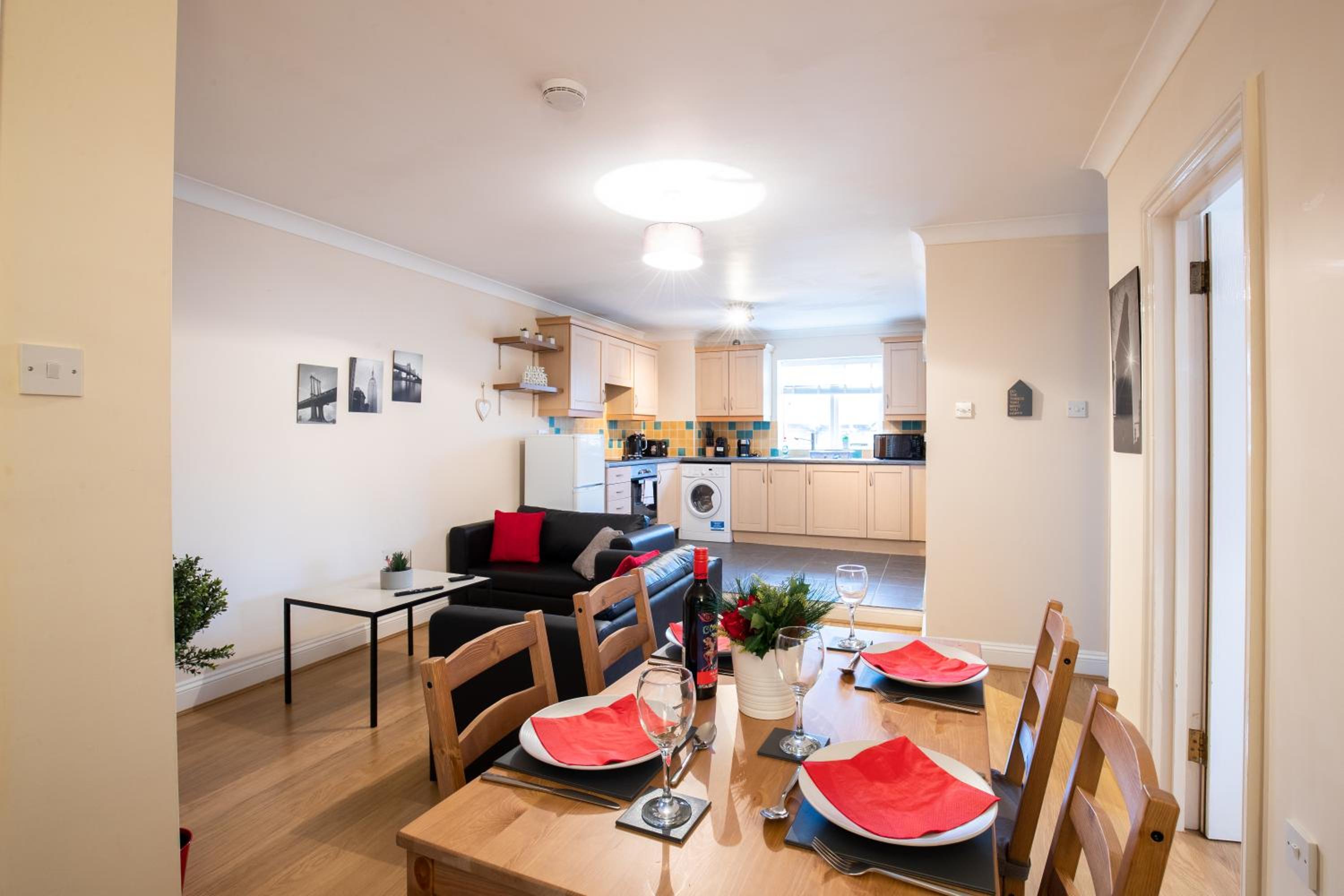 Spacious 2BR Flat in Stansted view 5