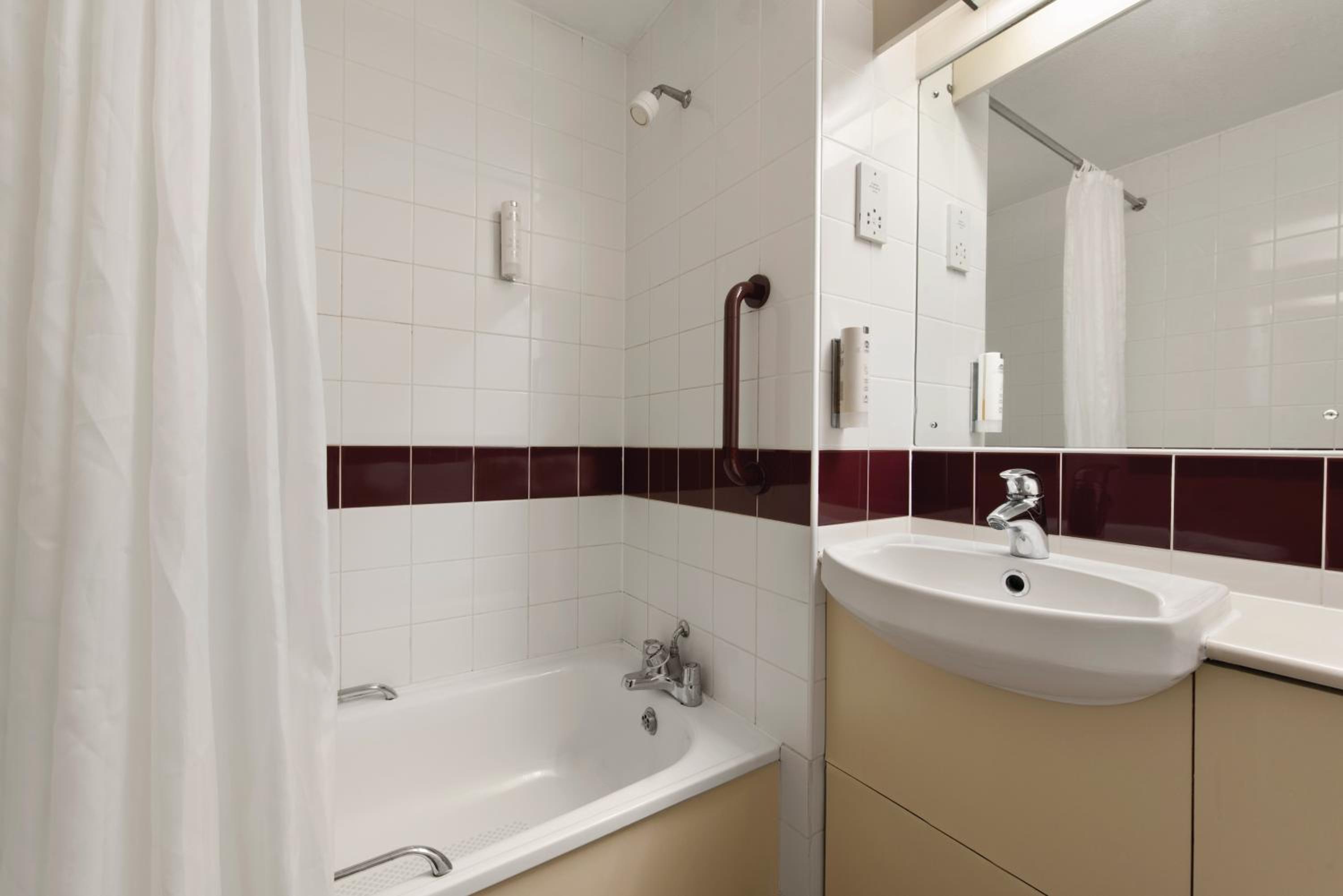 Gretna Green Vacations - Days Inn Hotel Gretna Green - Property Image 26