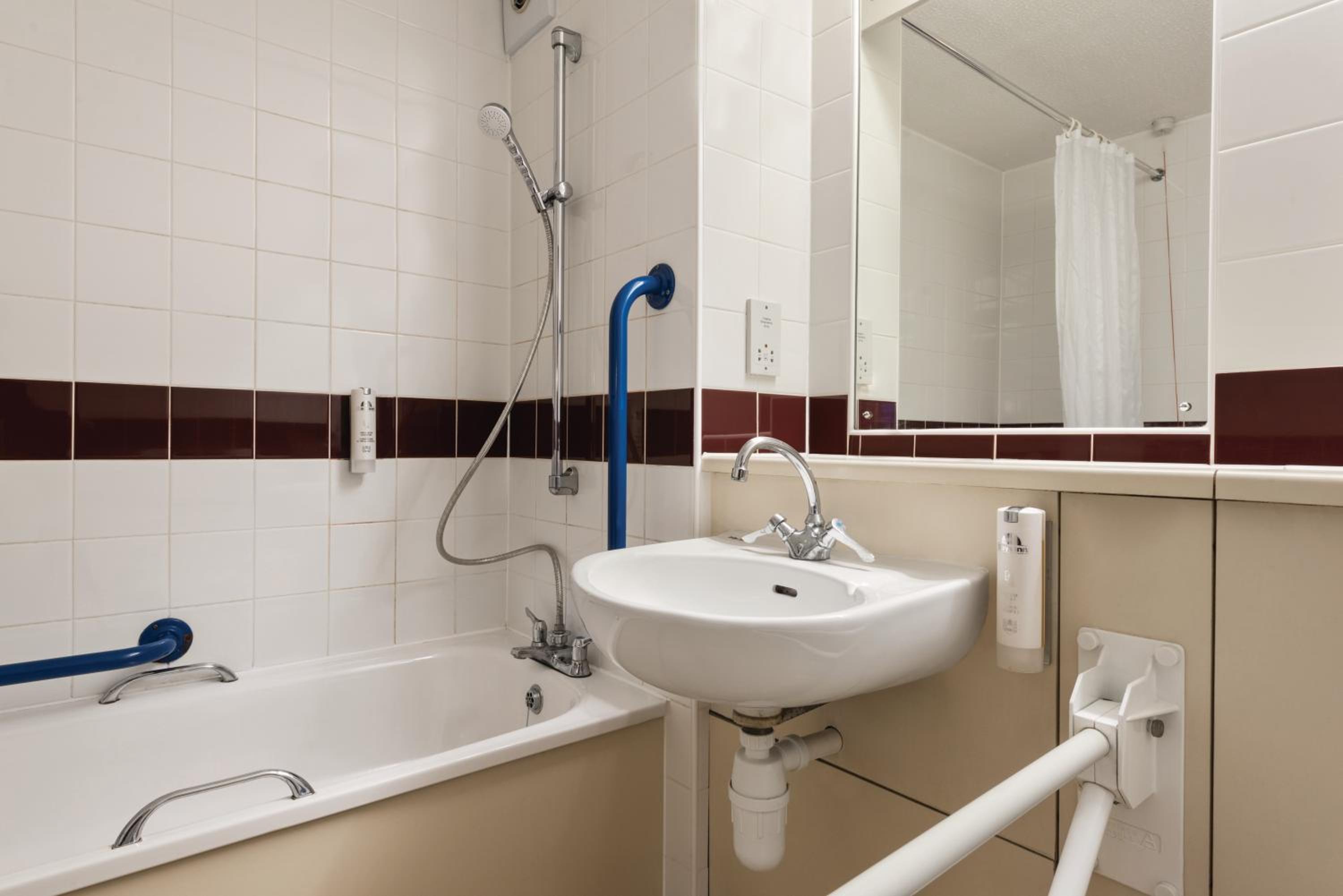 Gretna Green Vacations - Days Inn Hotel Gretna Green - Property Image 40