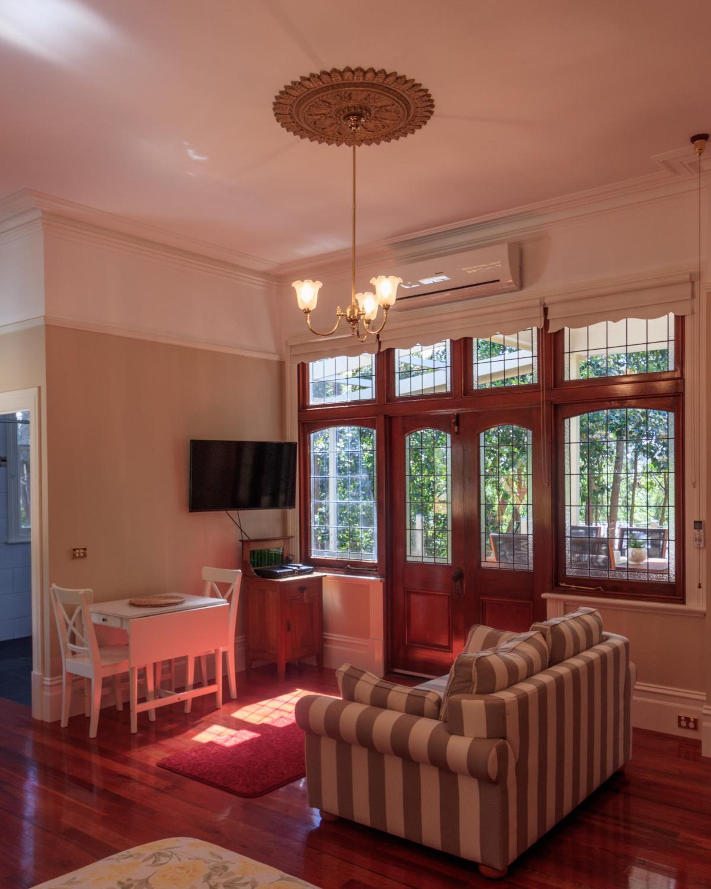 The Oaks Lilydale Accommodation