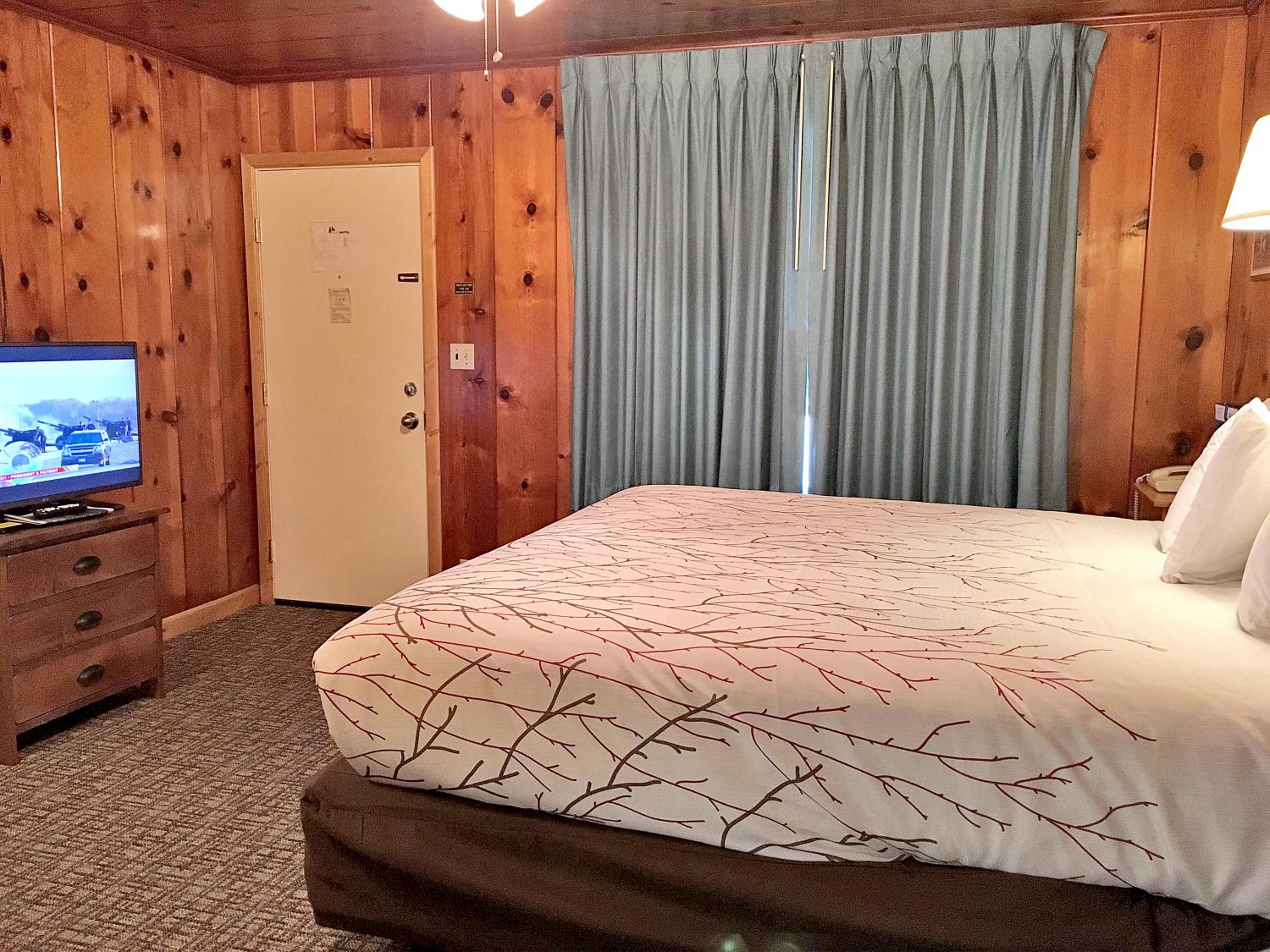 Park Motel and Cabins