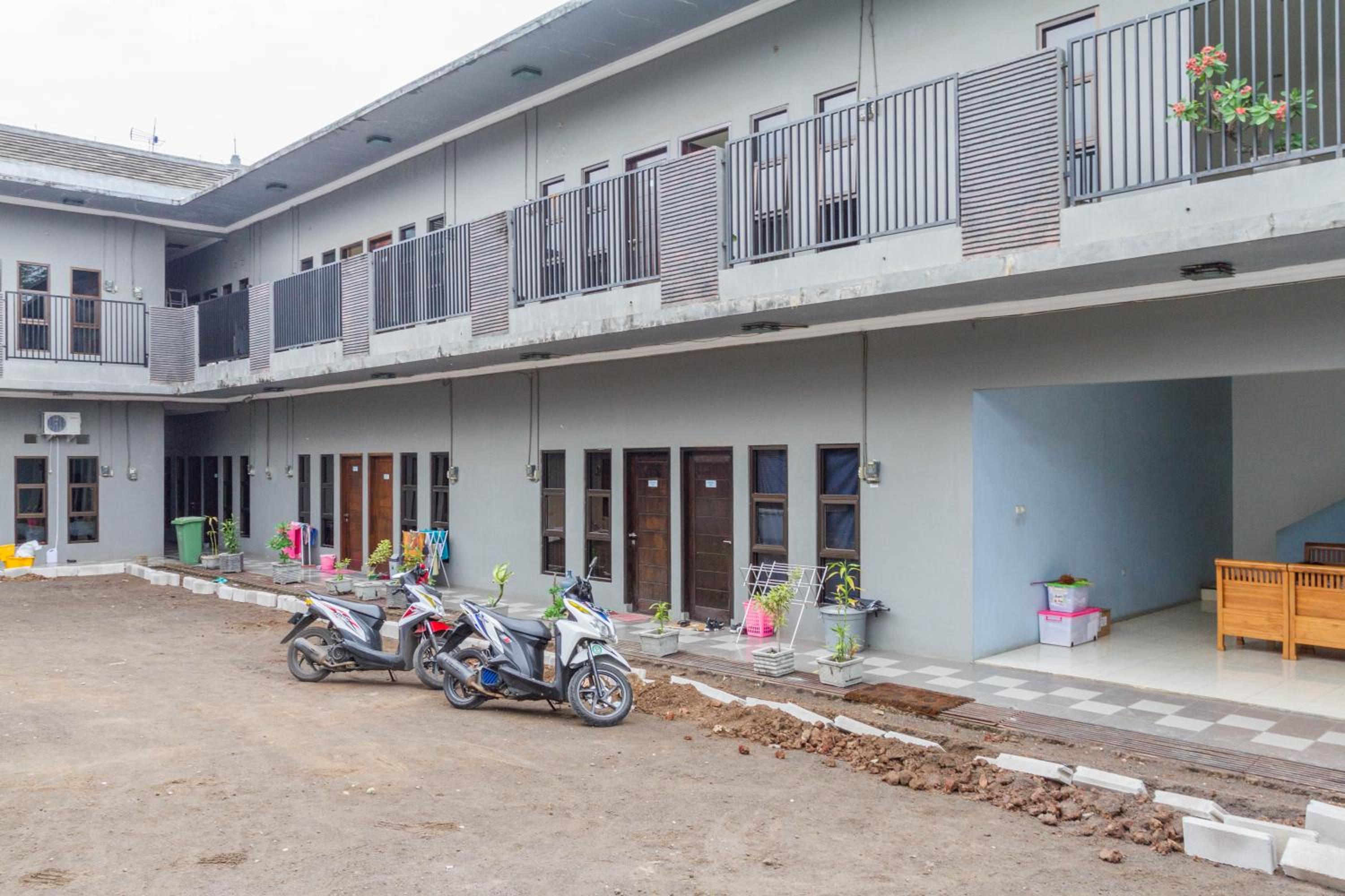 RedDoorz near Jatinangor Town Square view 5