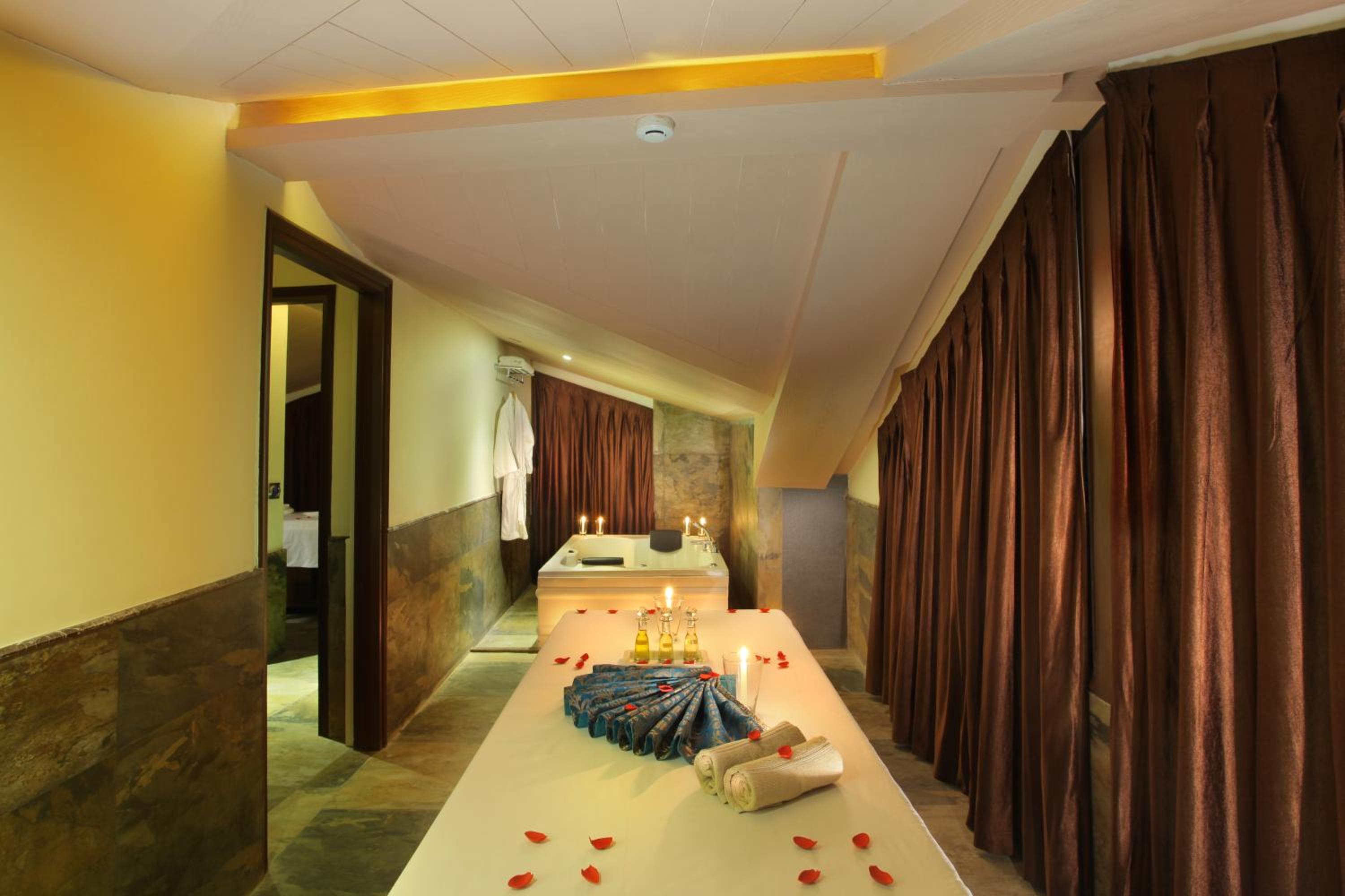 Marigold Sarovar Portico Shimla with Heated pool and AC Rooms-A Resort cottage and SPA Marigold Sarovar Portico Shimla with Heated pool and AC Rooms-A Resort cottage and SPA
