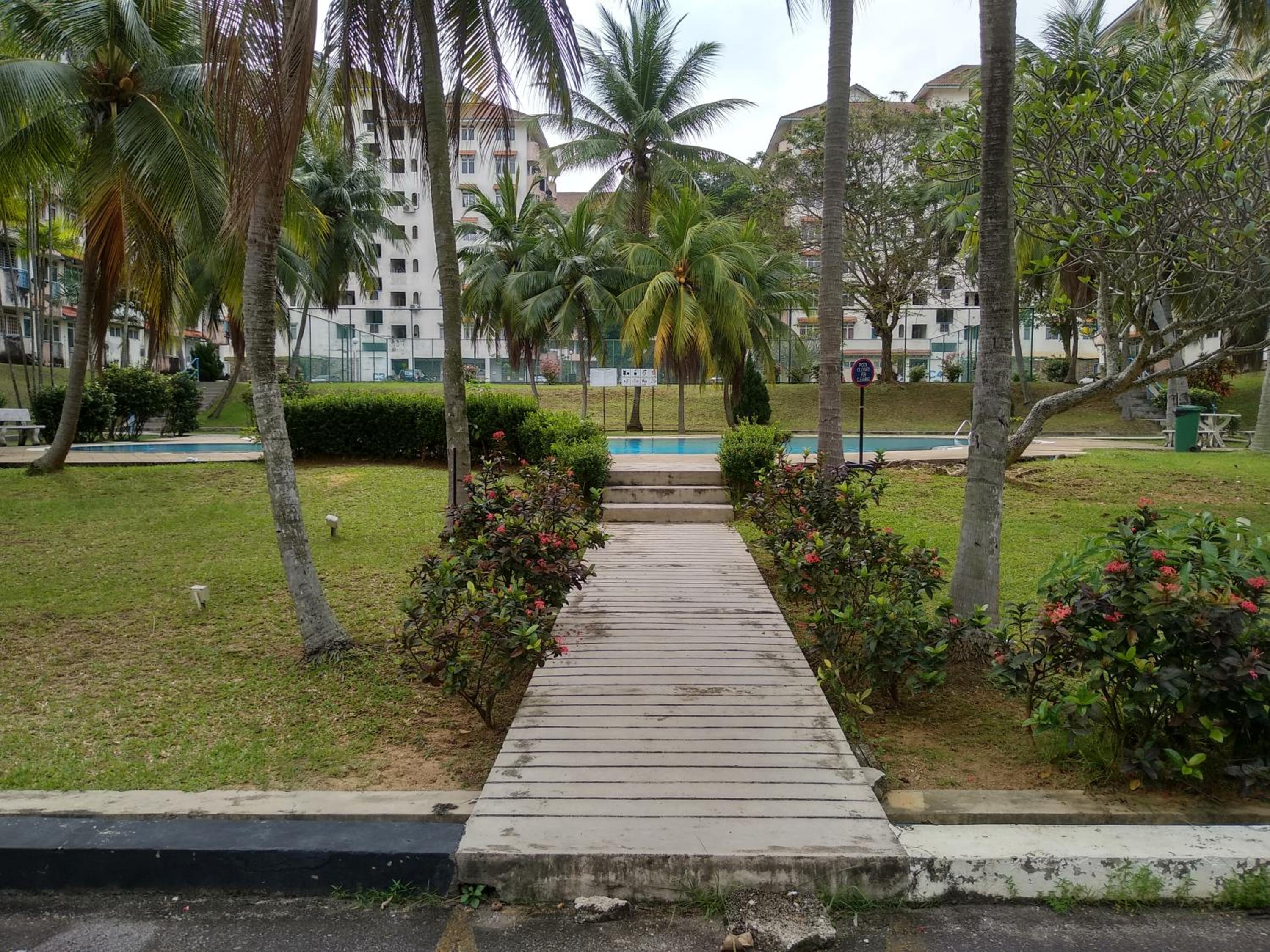 Haji Din Cocobay Condo
