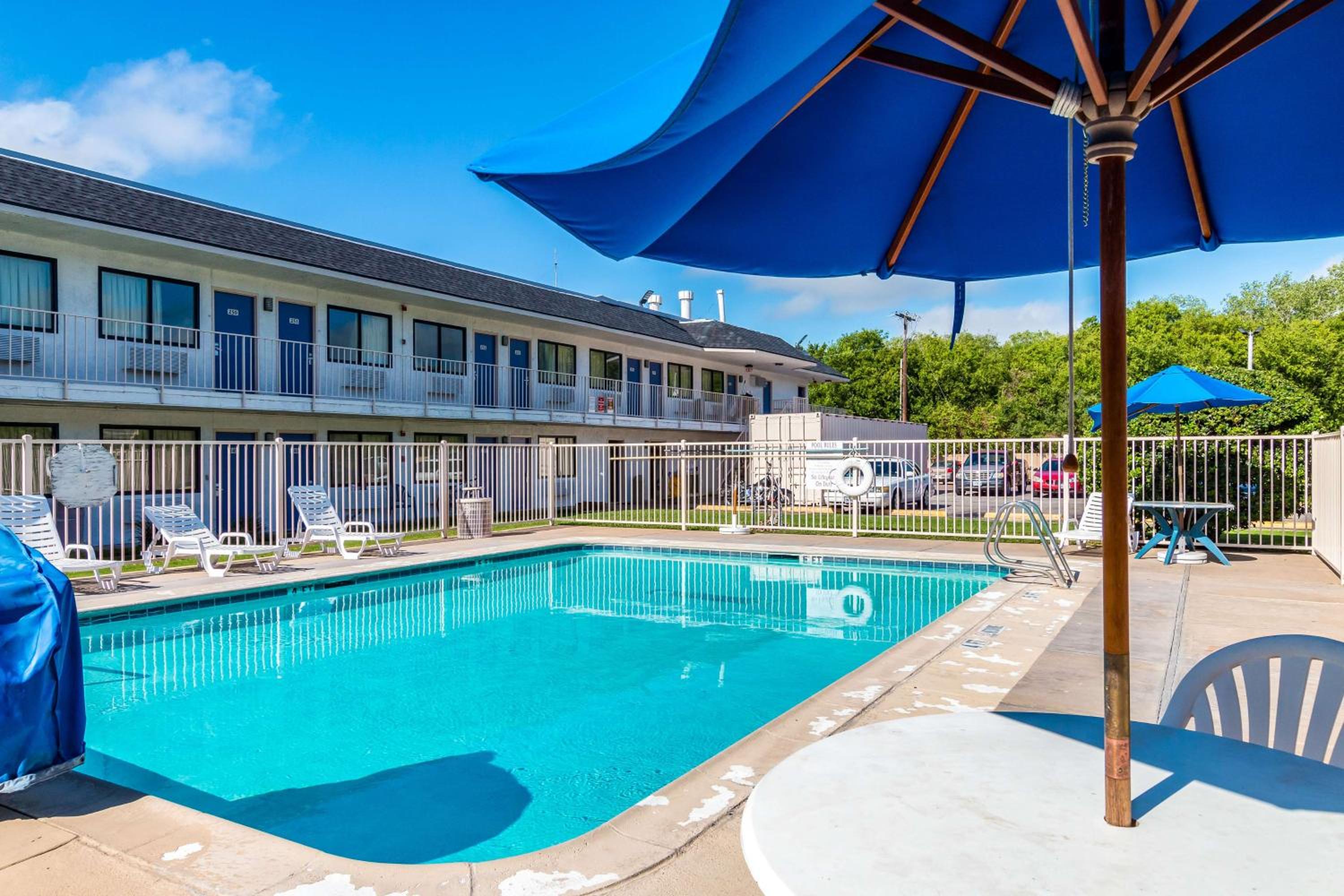Motel 6-Bellmead, TX - Waco
