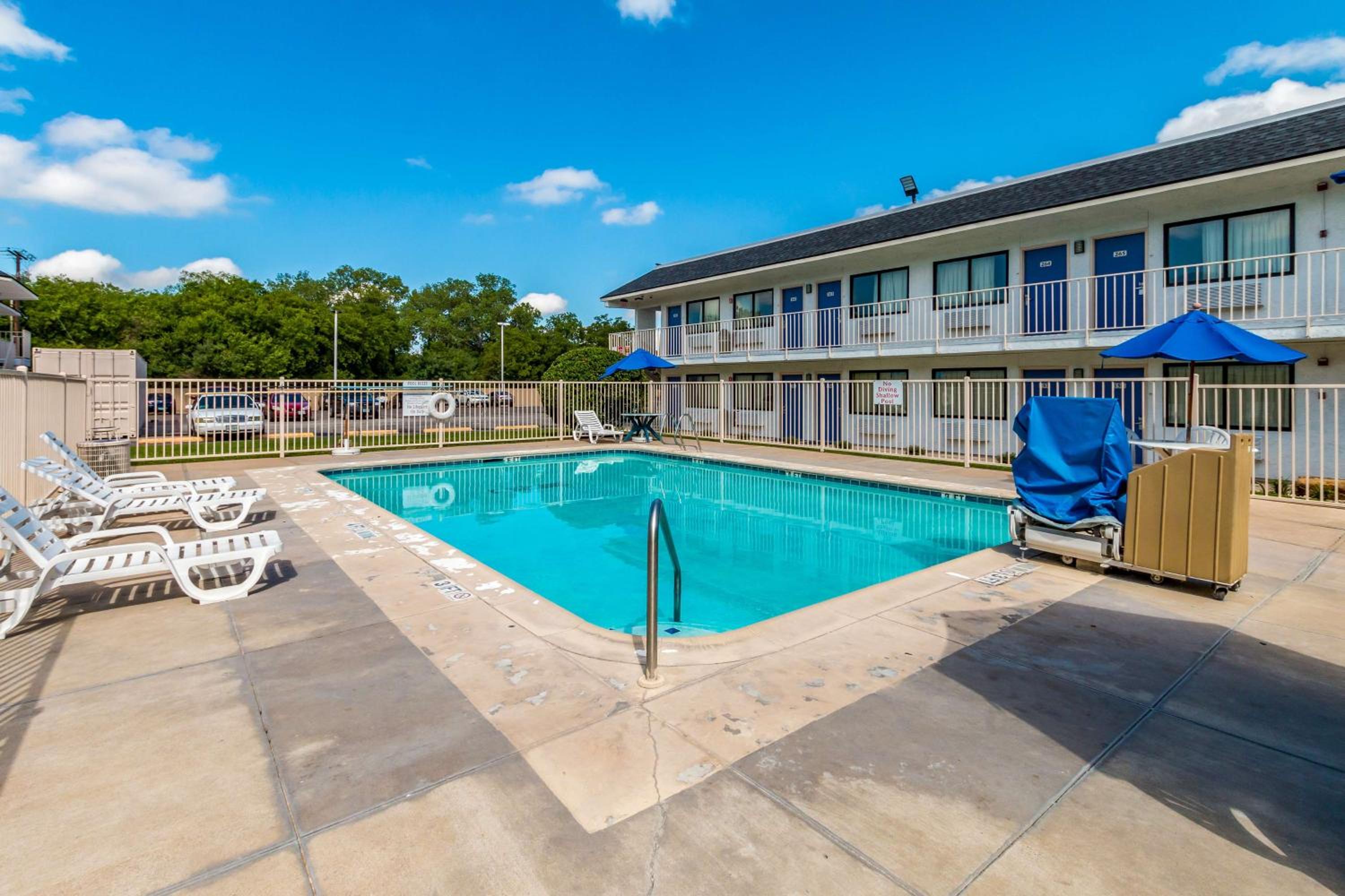 Motel 6-Bellmead, TX - Waco