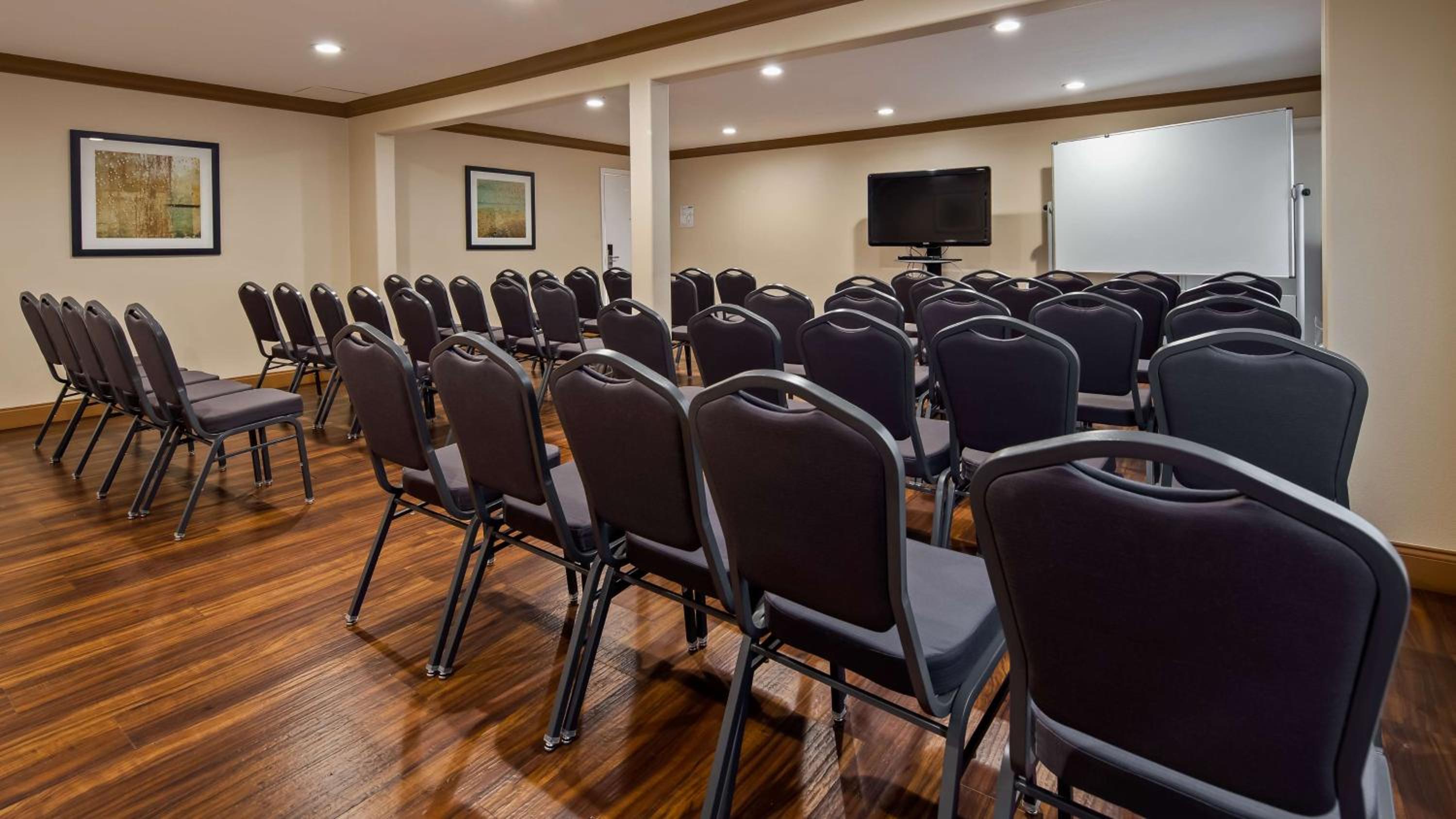 Oxnard Vacations - Best Western Oxnard Inn - Property Image 16